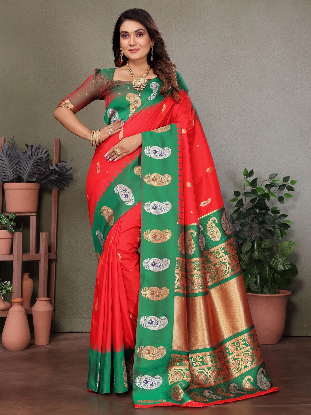 

Munir Woven Design Banarasi Saree, Red