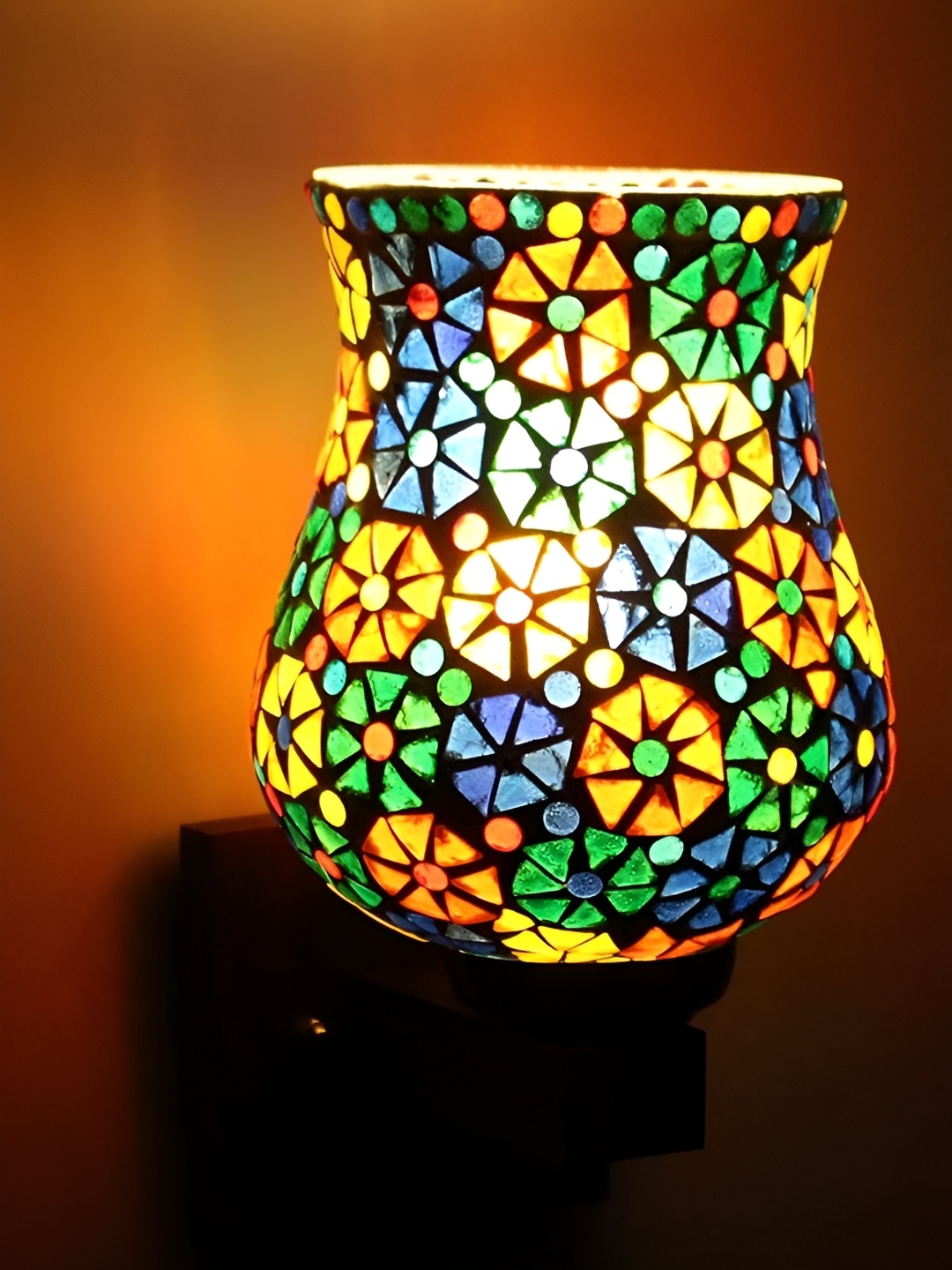 

KINIS Brown & White Printed Bell Shaped Wooden Wall Lamp With Bulb