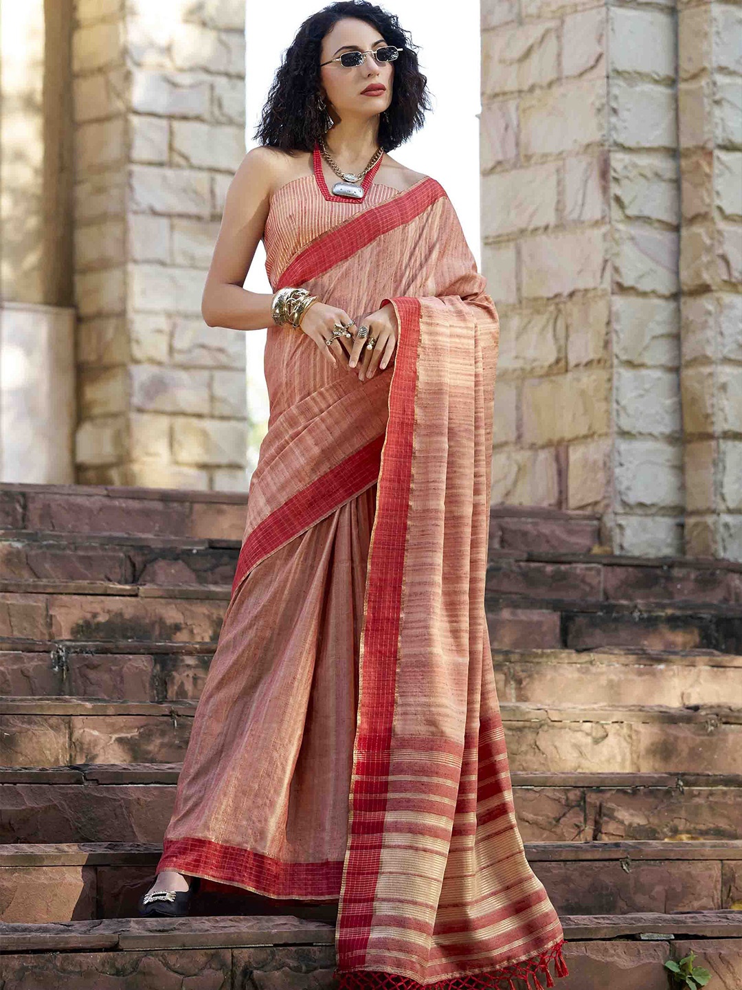 

DIVASTRI Striped Saree With Unstitched Blouse Piece, Peach