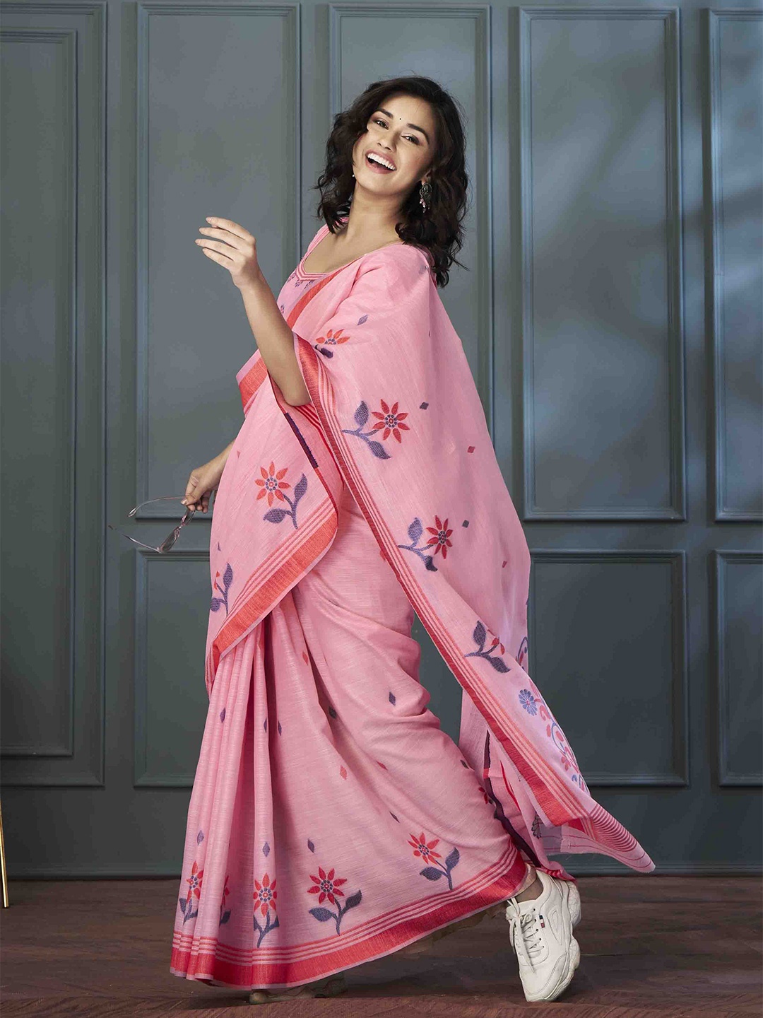 

DIVASTRI Woven Design Zari Linen Blend Handloom Saree, Pink