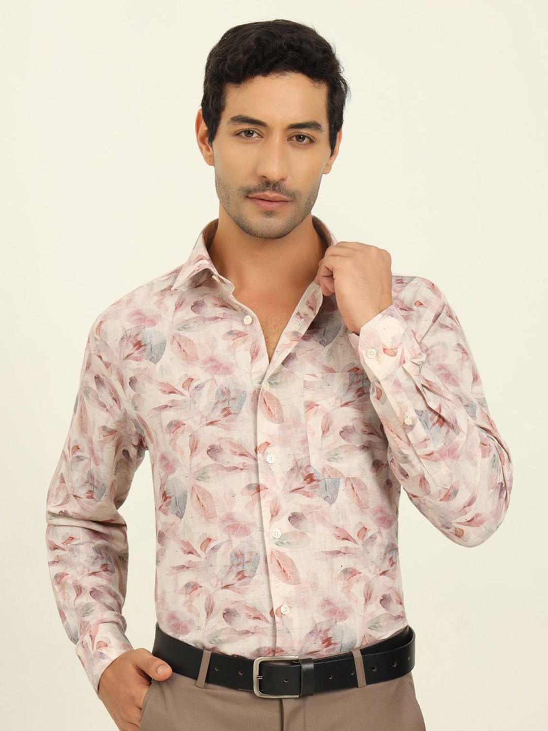 

WYRE Men Slim Fit Spread Collar Floral Printed Cotton Formal Shirt, Peach