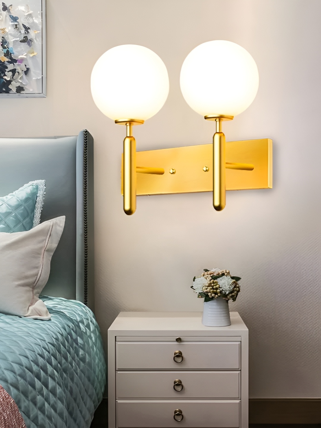 

KINIS Gold-Toned & White Abstract Shaped Metal Wall Lamp