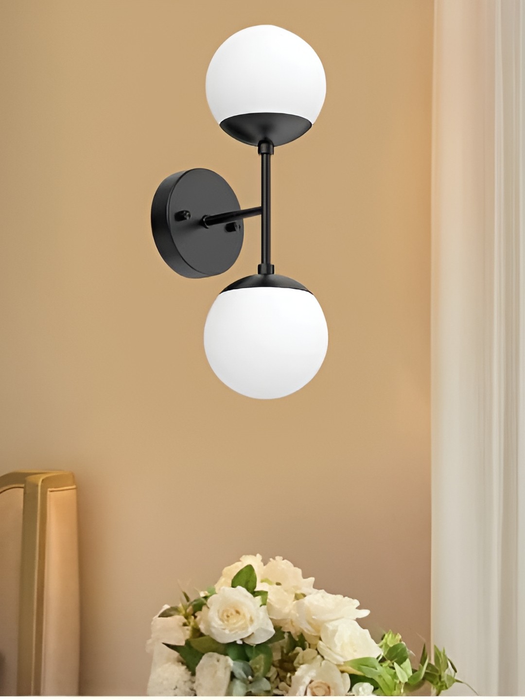 

KINIS Black & White Quirky Abstract Shaped Shaped Wall Lamp