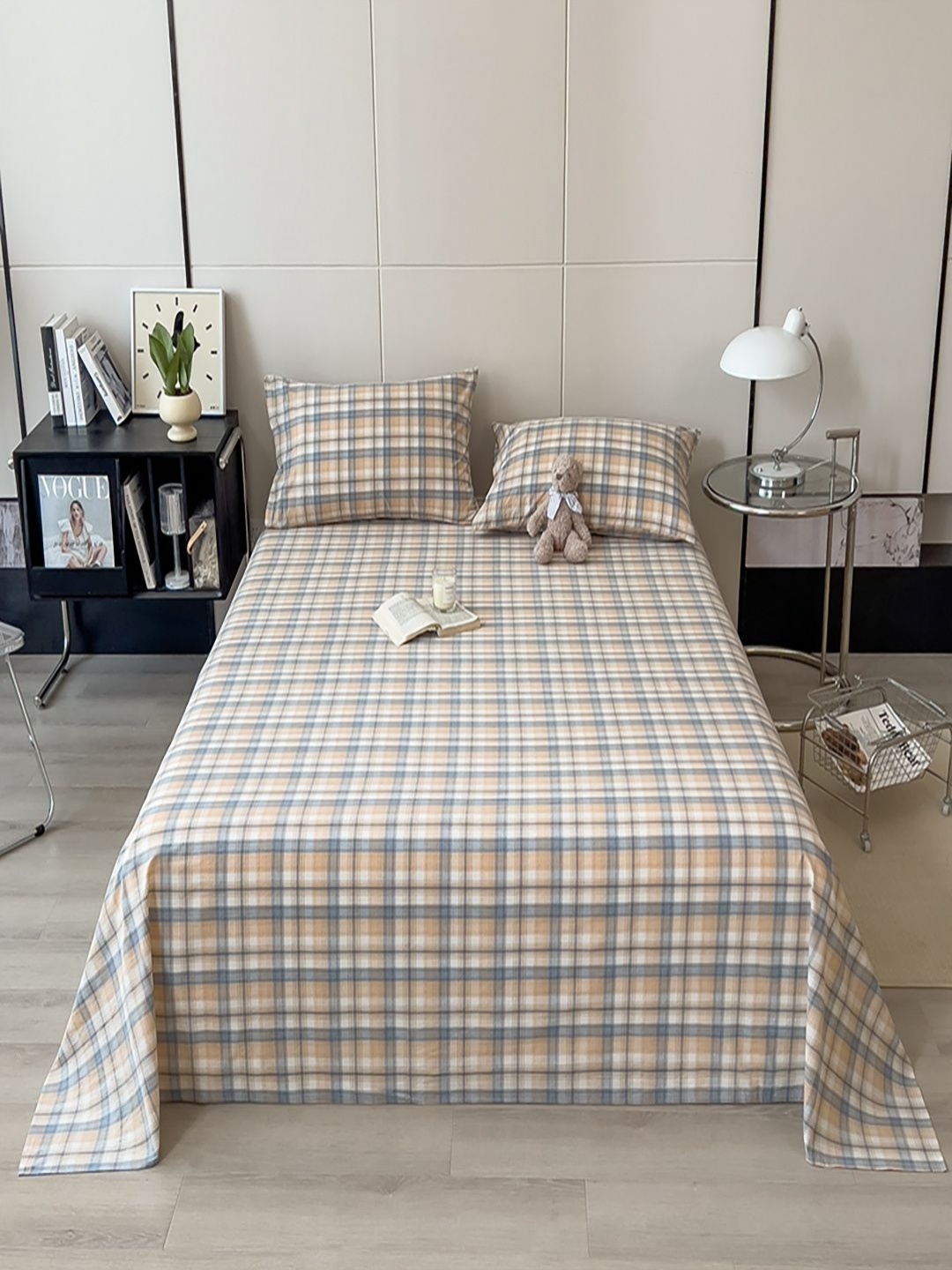 

JC HOME Beige & White Geometric Printed Cotton 220 TC King Bedsheet Set 2.50m x 2.30m