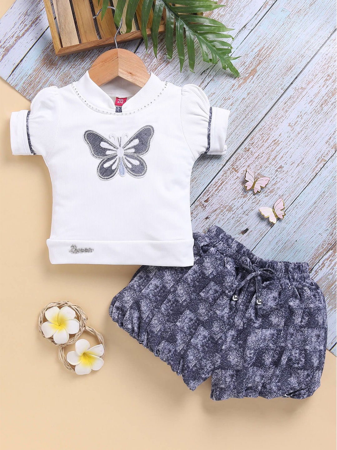 

Toonyport Girls Printed Round Neck Top With Shorts, Grey