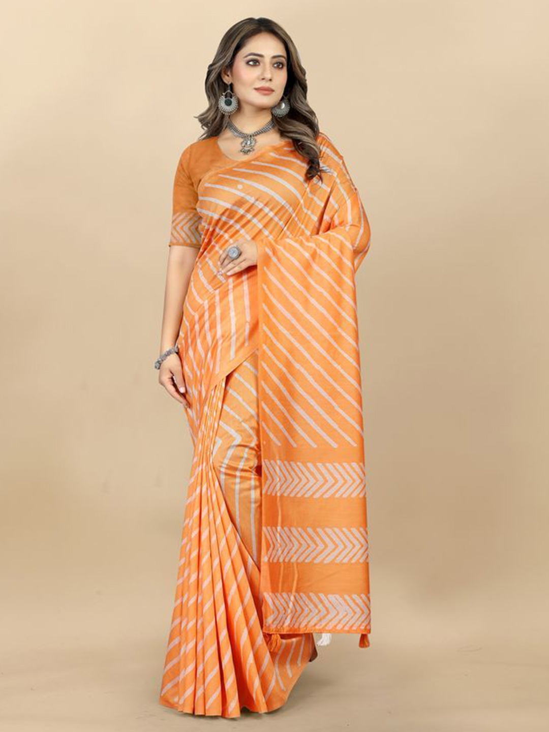 

Exclusiva Batik Printed Saree With Unstitched Blouse Piece, Orange