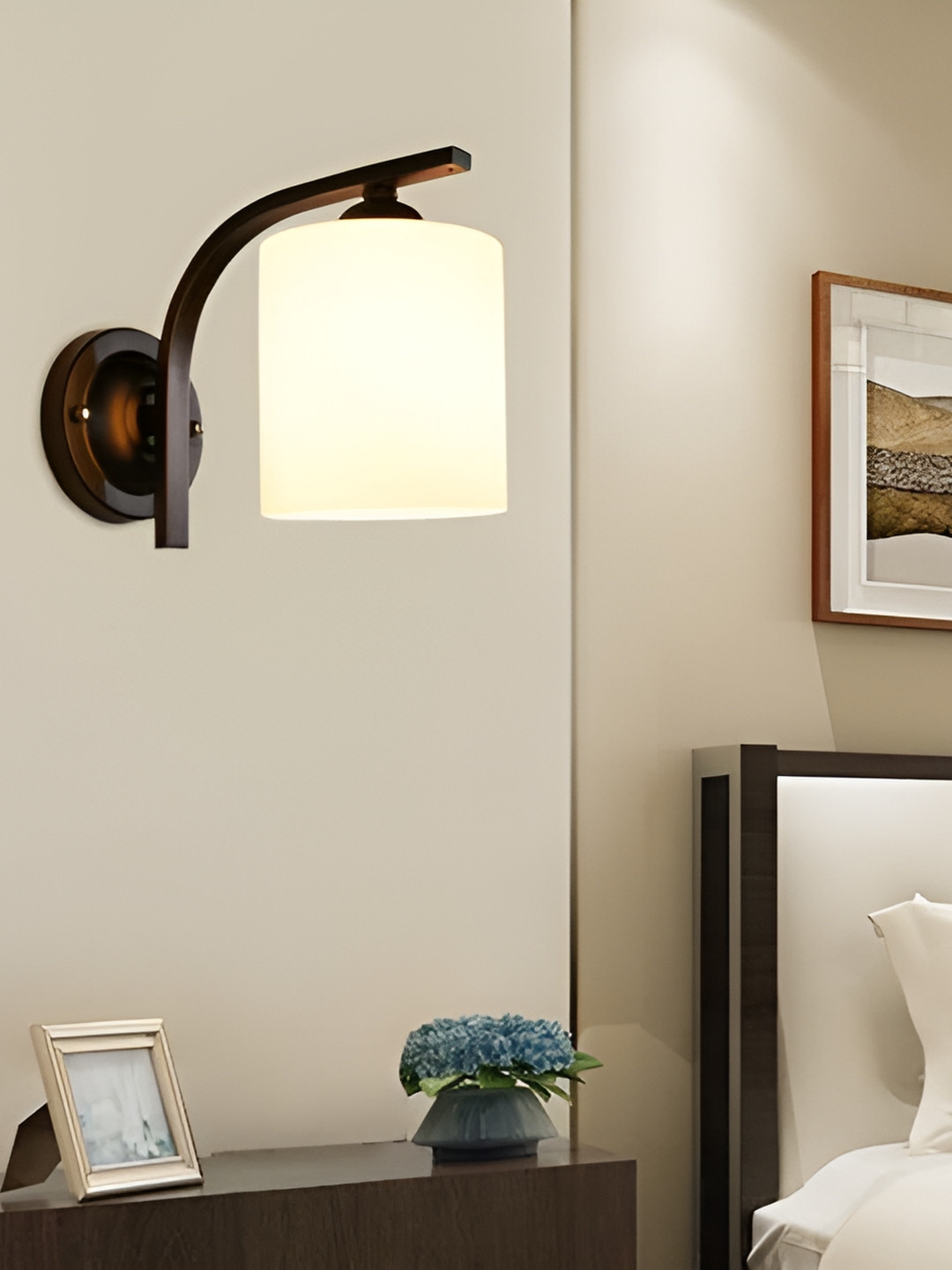 

KINIS Black & White Metal Cylinder Shaped Wall Lamp