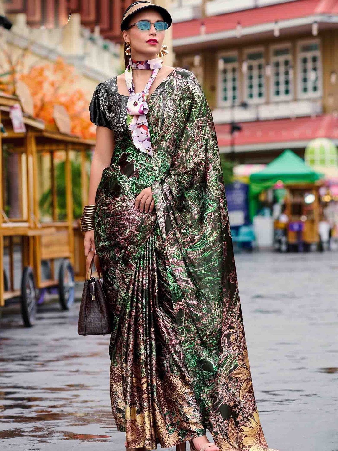

DIVASTRI Printed Satin Saree With Unstitched Blouse Piece, Green