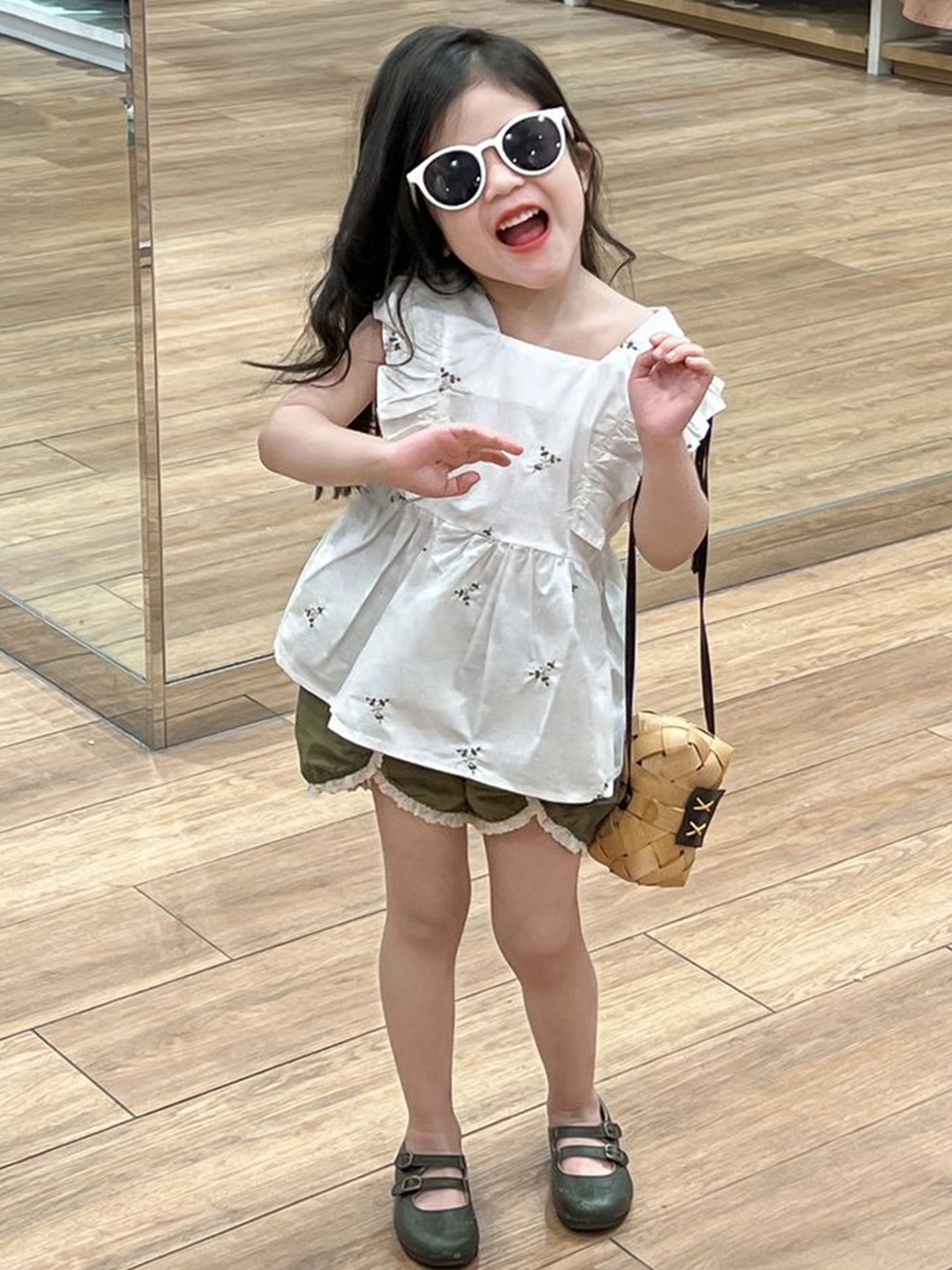 

LULU & SKY Girls Top With Shorts, White