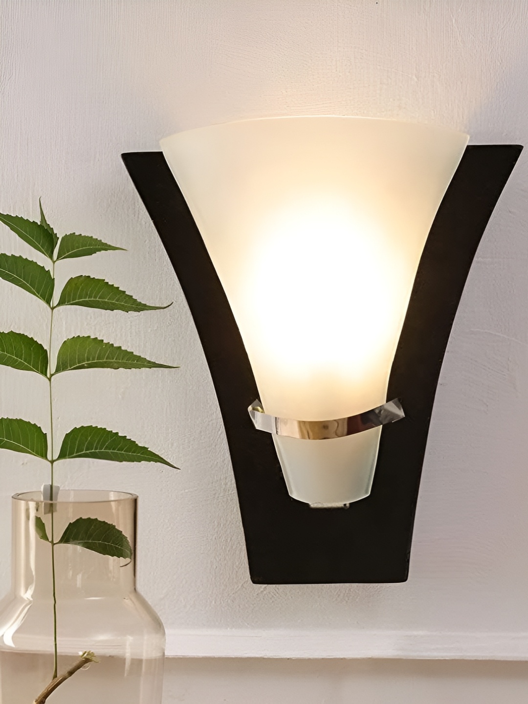 

KINIS Brown & White Wooden Quirky Wall Lamp