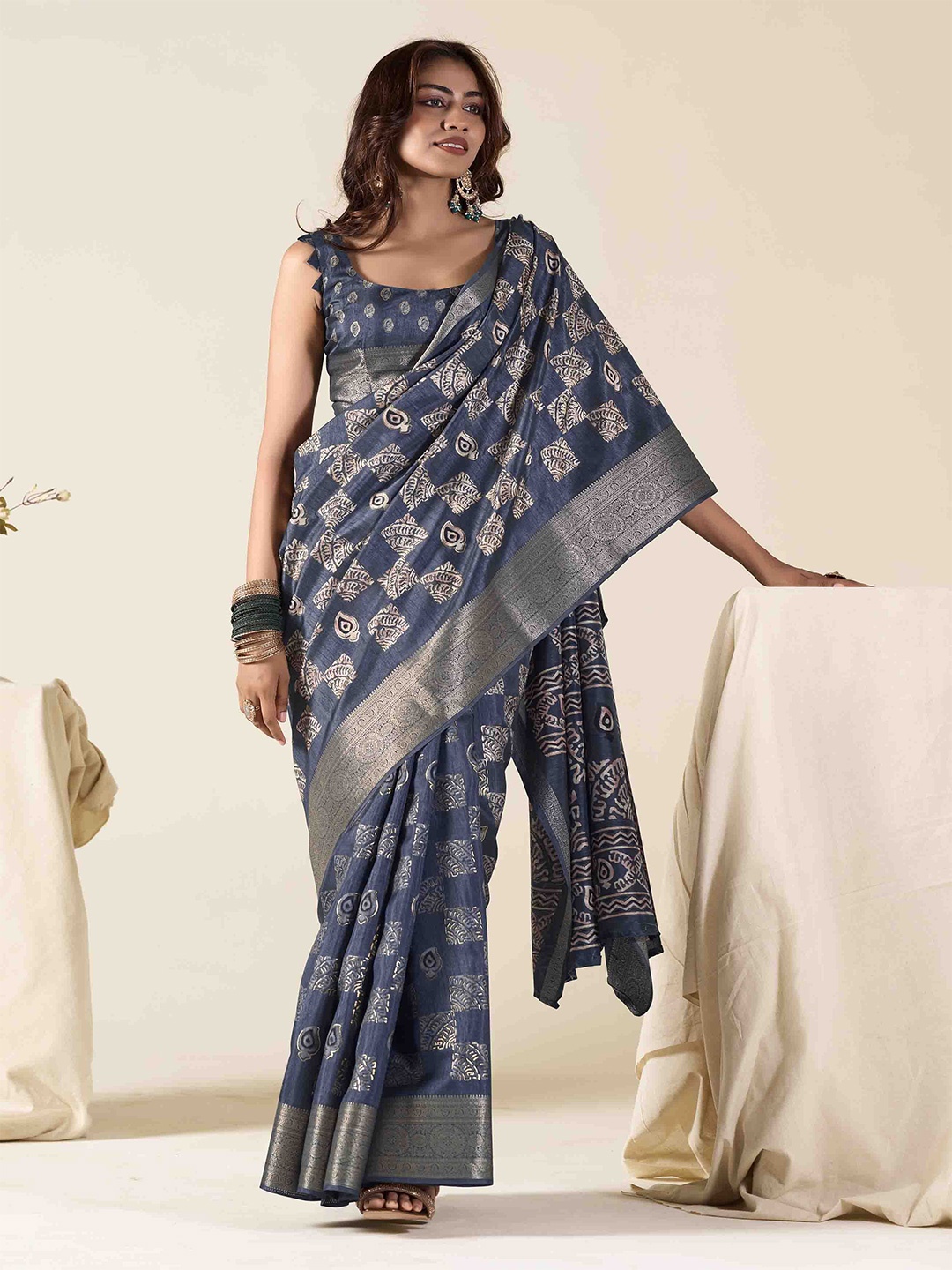 

KIMISHA Woven Design Zari Saree, Navy blue