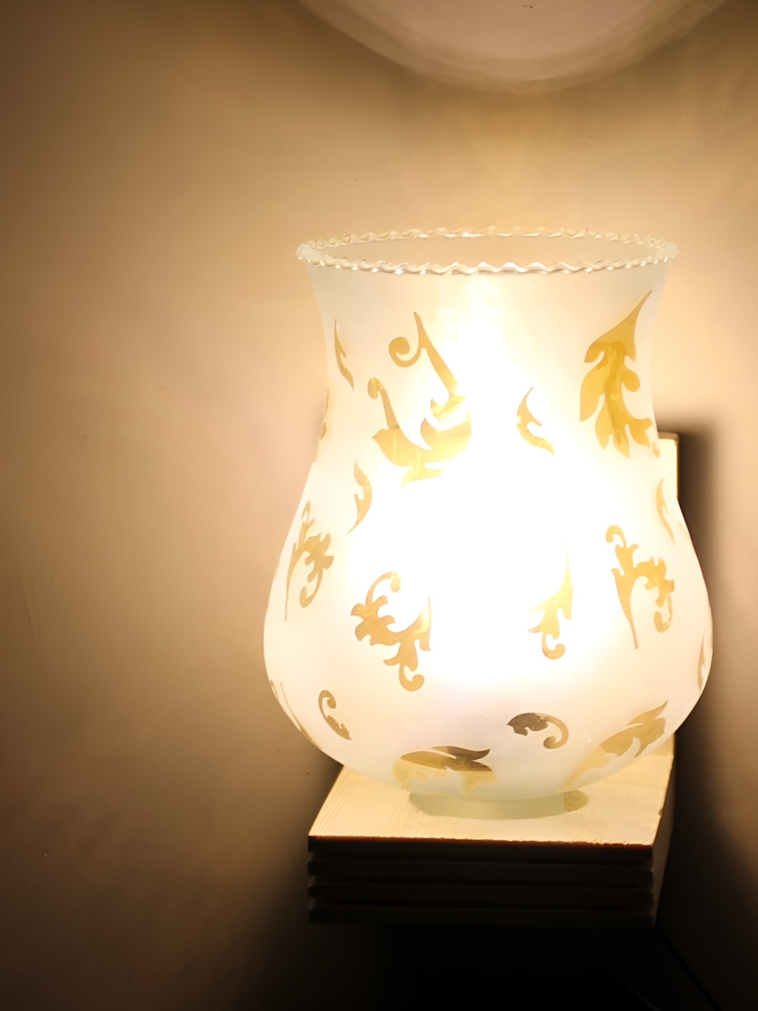 

KINIS Beige & Gold-Toned Floral Printed Wooden Quirky Wall Lamp