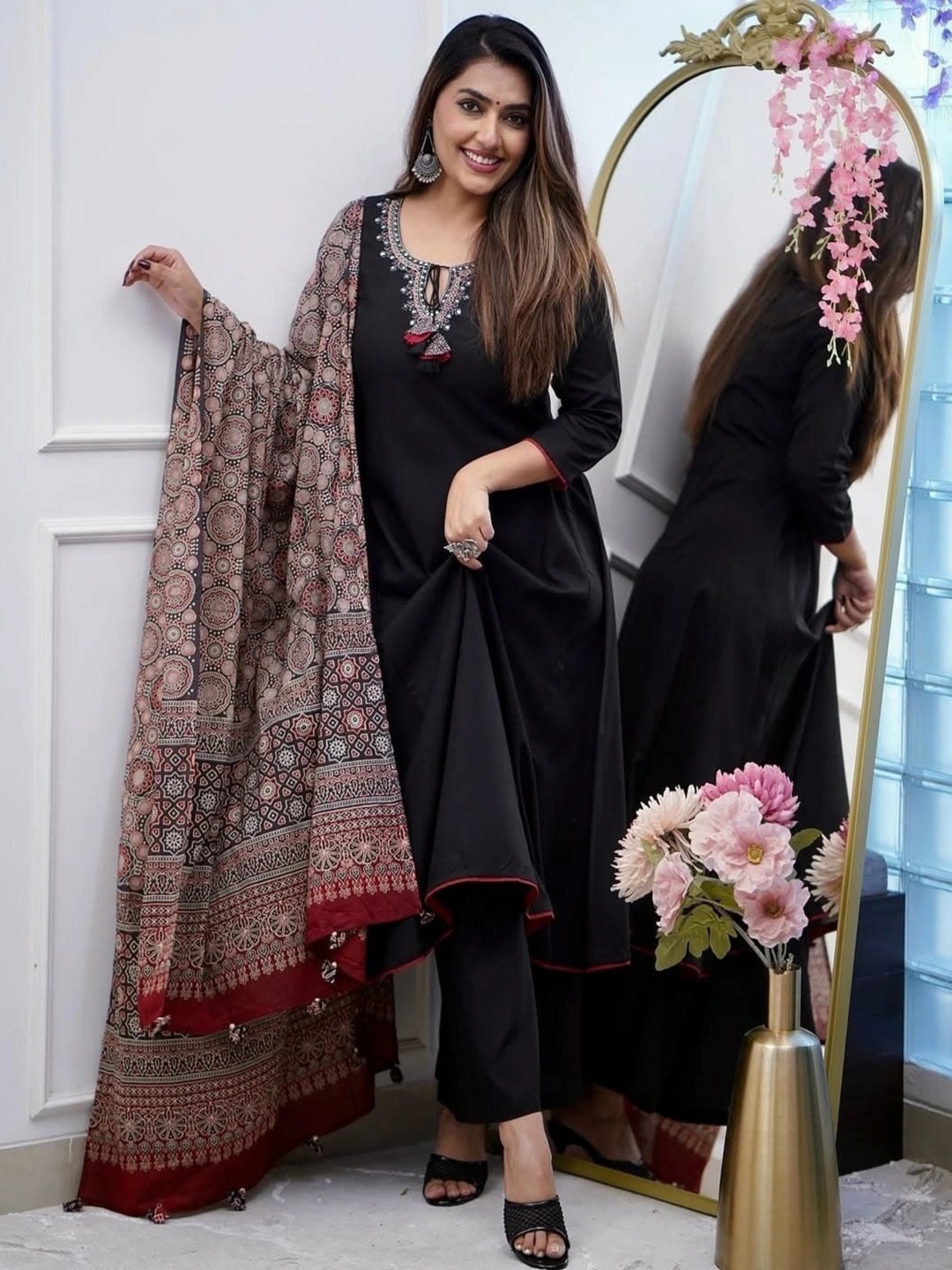 

ASCIIBLUES Paisley Embroidered Mirror Work Tie-Up Neck A-Line Kurta With Palazzo & Dupatta, Black