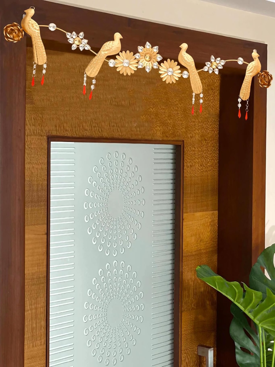 

THE HOME CO. Gold Toned & Red Metal Textured Toran Festive Decor