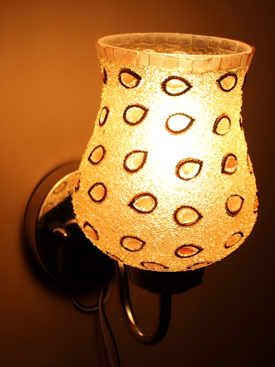 

KINIS Silver-Toned & Brown Printed Metal Cylinder Shaped Wall Lamp