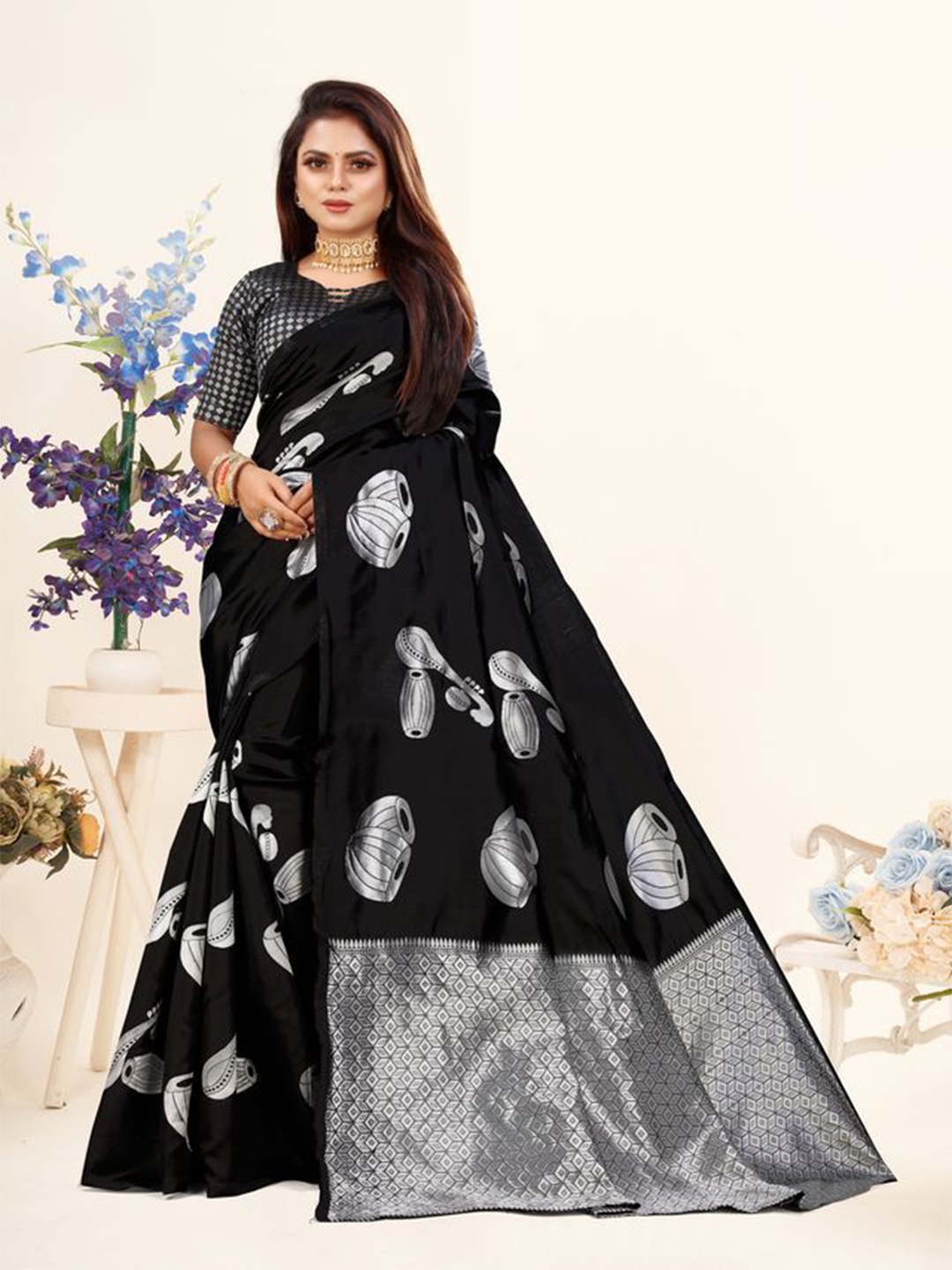 

Exclusiva Woven Design Zari Banarasi Saree, Black