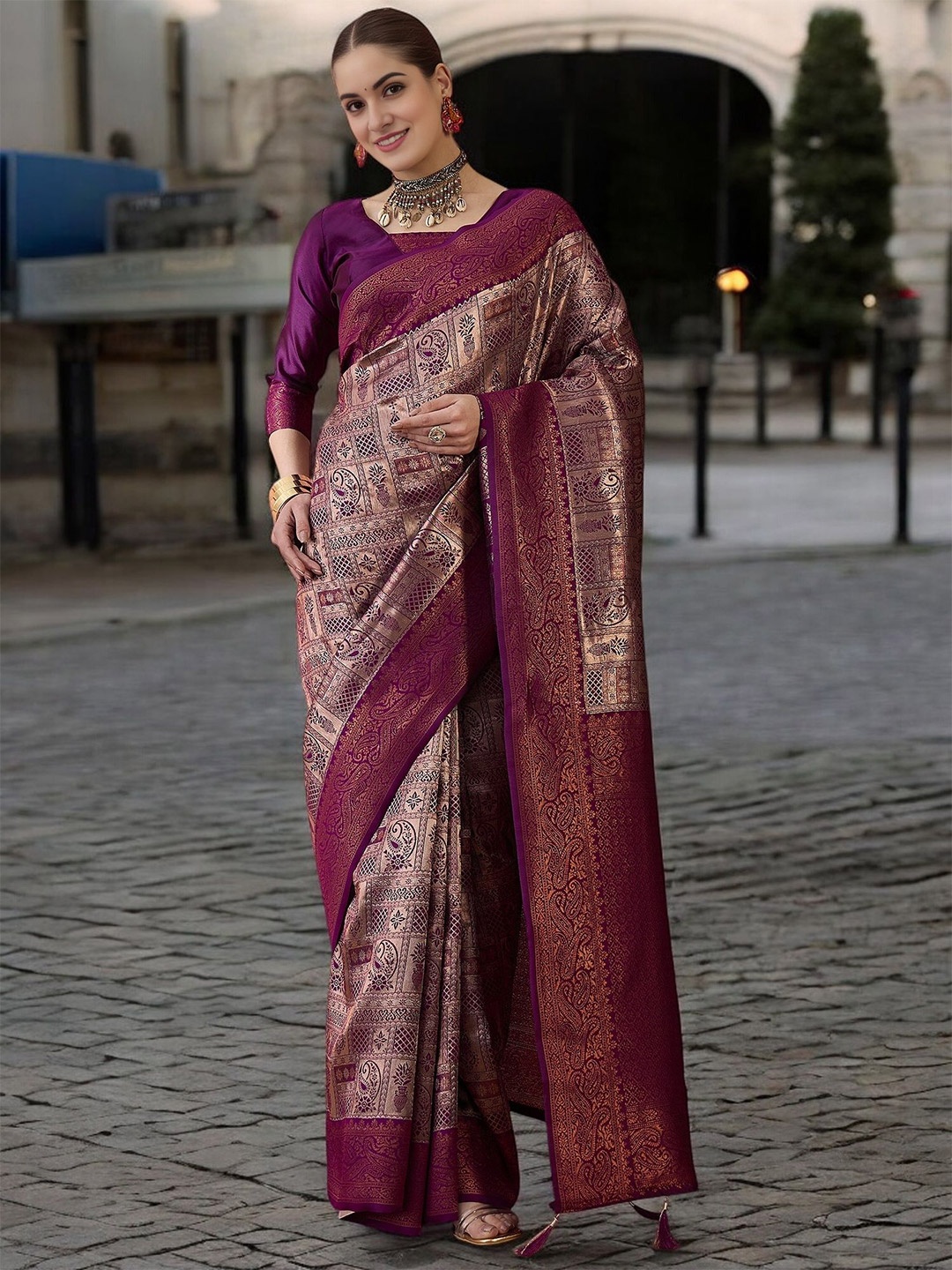 

DIVASTRI Woven Design Zari Banarasi Saree, Purple