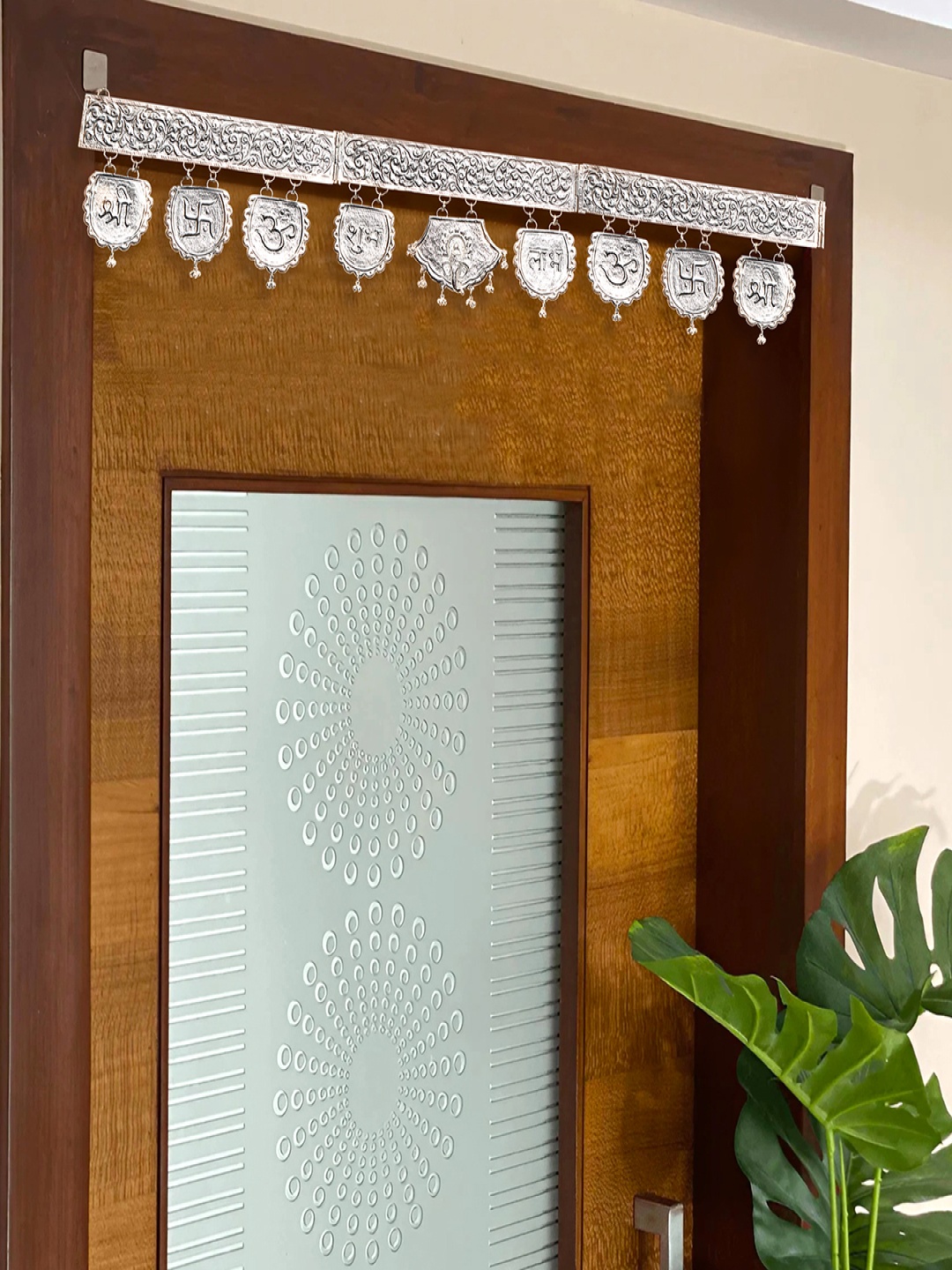 

THE HOME CO. Silver Toned Textured Metal Toran Festive Decor