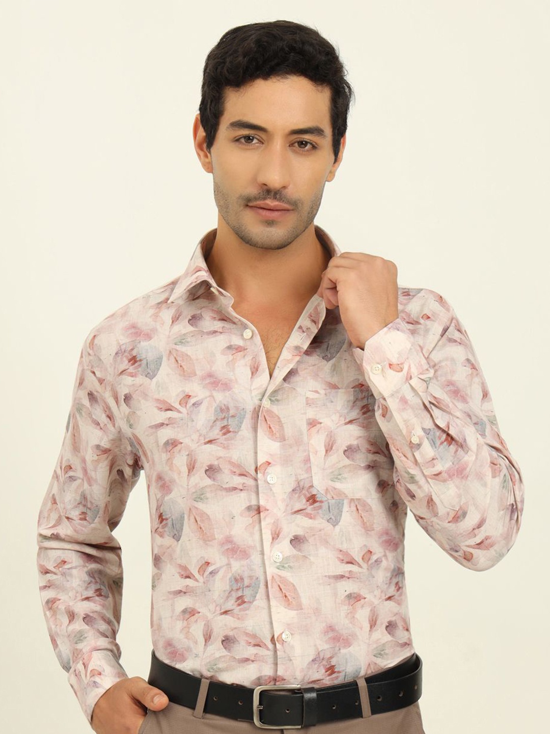 

WYRE Men Slim Fit Spread Collar Floral Printed Cotton Formal Shirt, Peach
