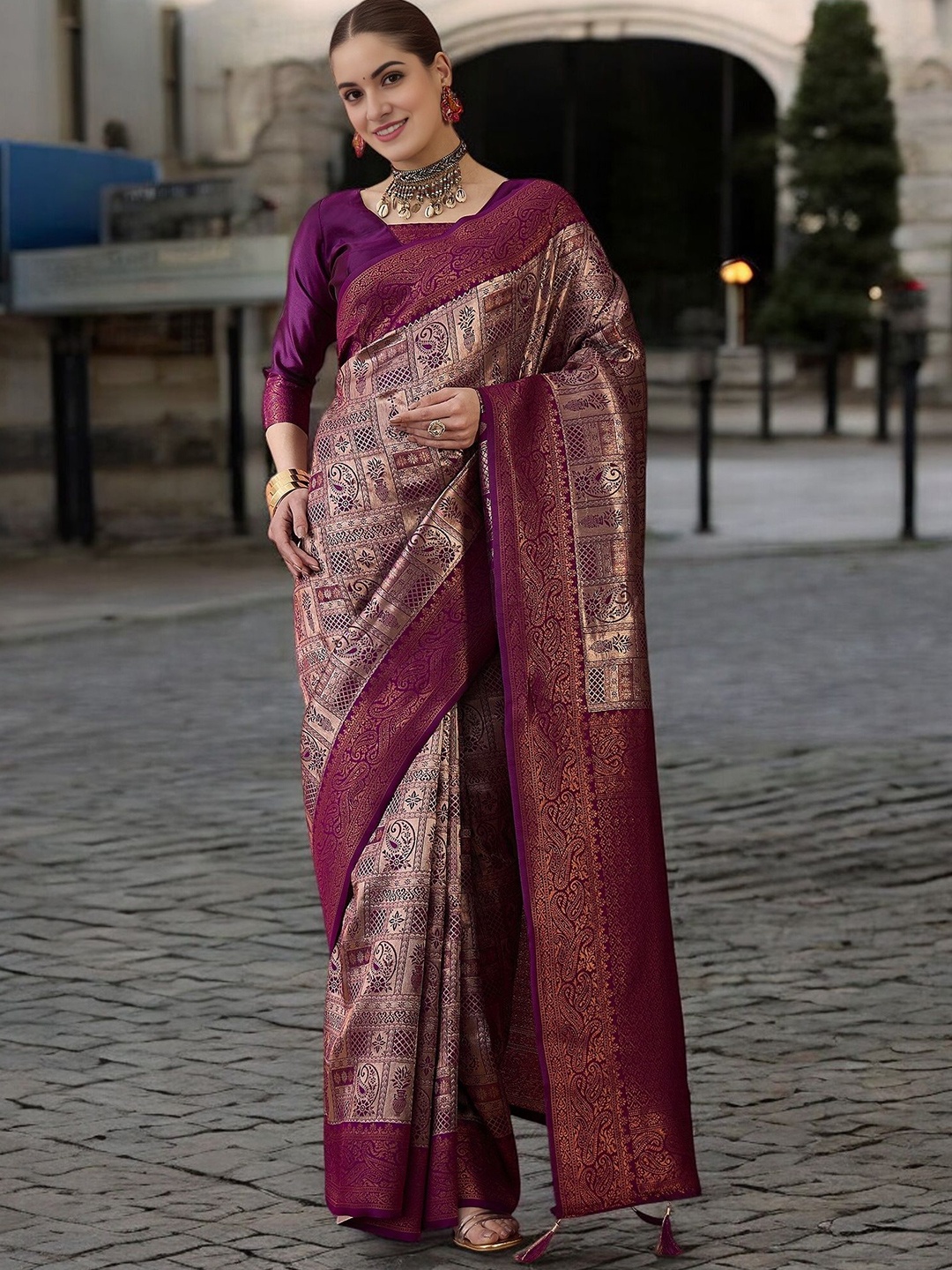 

Blissta Ethnic Motifs Zari Banarasi Saree, Purple