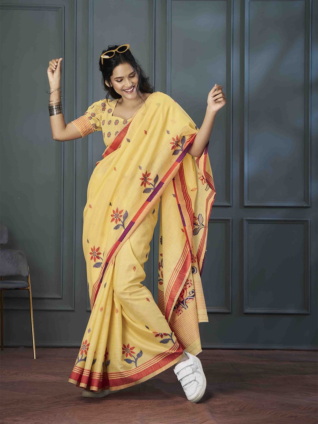 

DIVASTRI Floral Woven Design Handloom Saree, Yellow