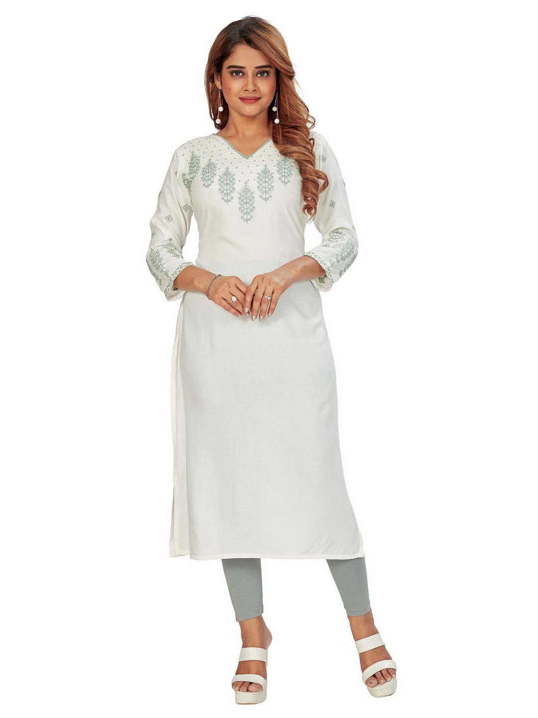 

Amchoor Ethnic Motifs Embroidered Thread Work V-Neck Straight Kurta, White