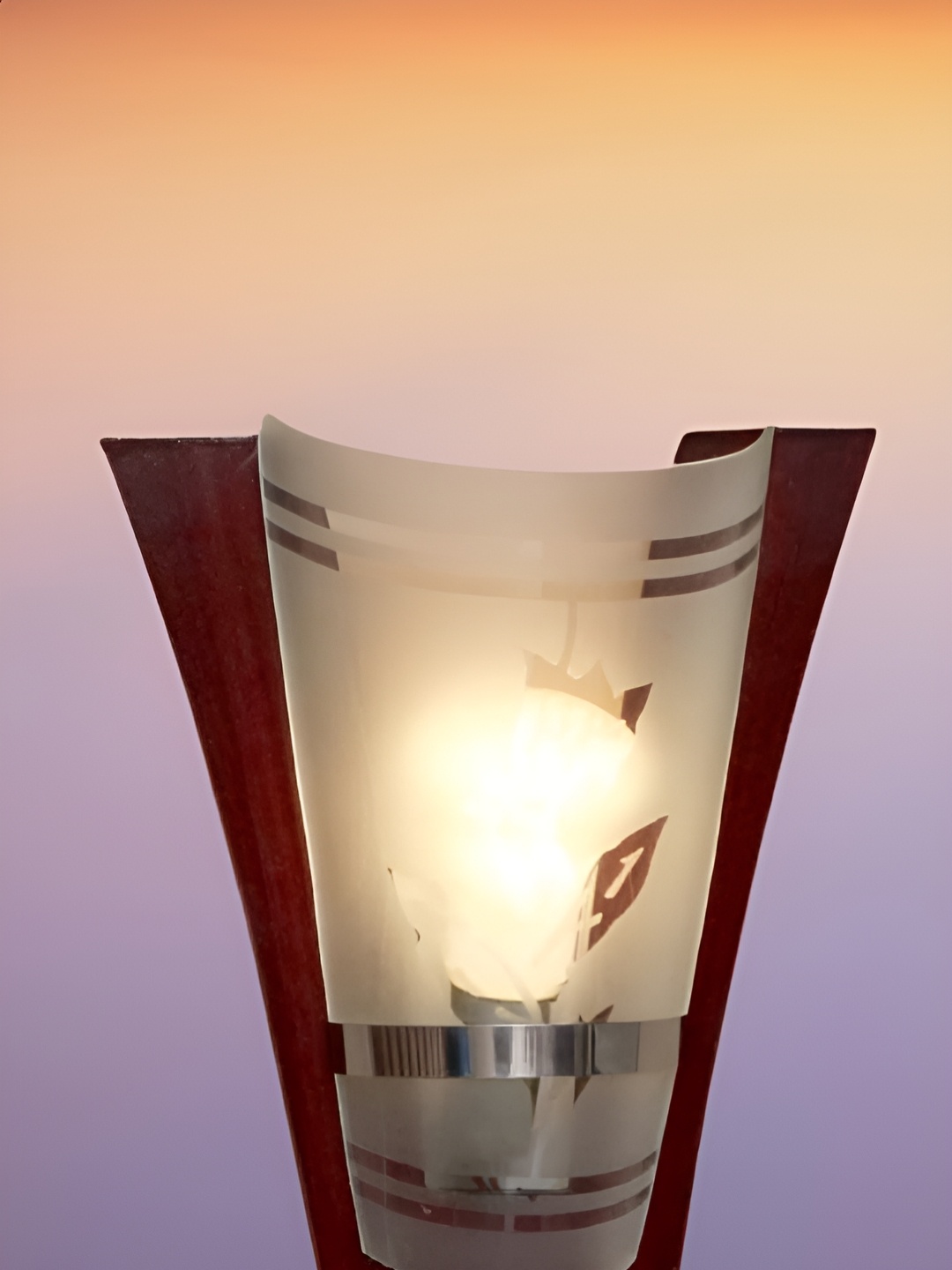 

KINIS Brown & White Cylinder Shaped Wooden Wall Lamp