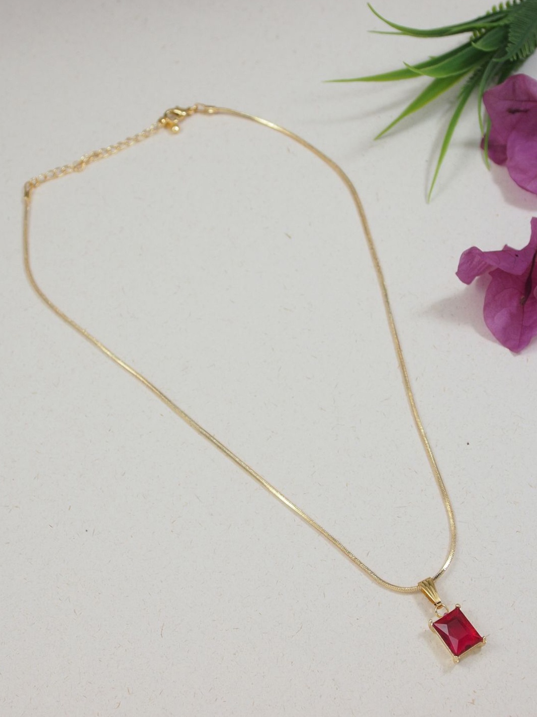 

V FASHION JEWELLERY Gold-Plated Pendant With Chain