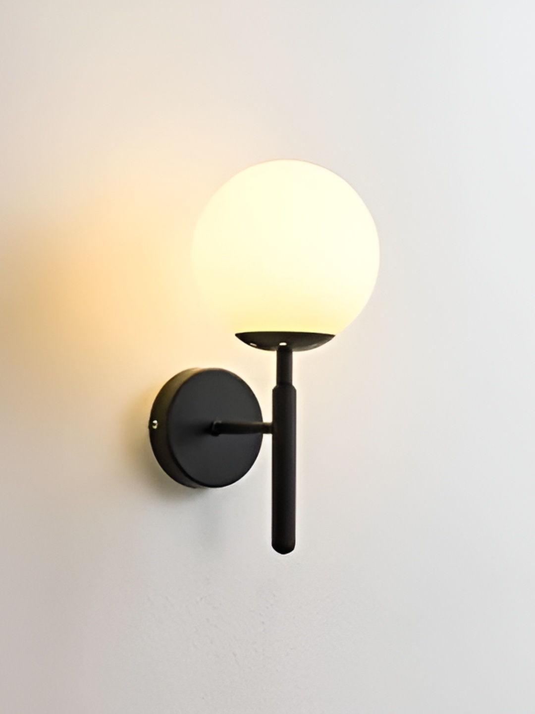 

KINIS Black & White Metal Quirky Spherical Shaped Wall Lamp