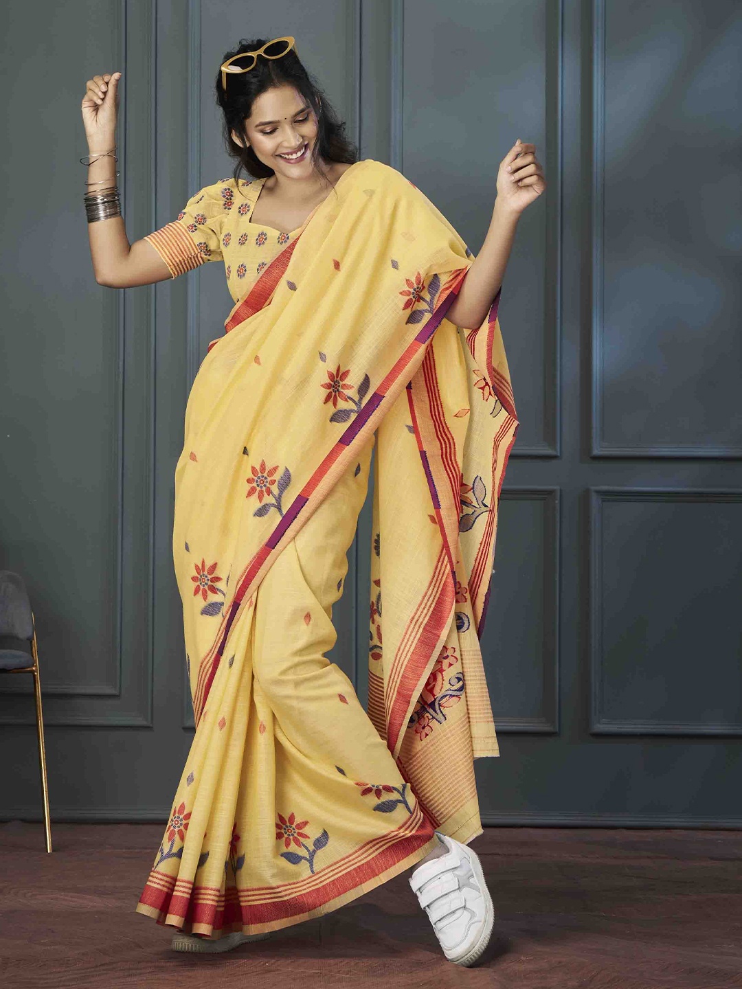 

Blissta Floral Printed Solid Border Saree, Yellow