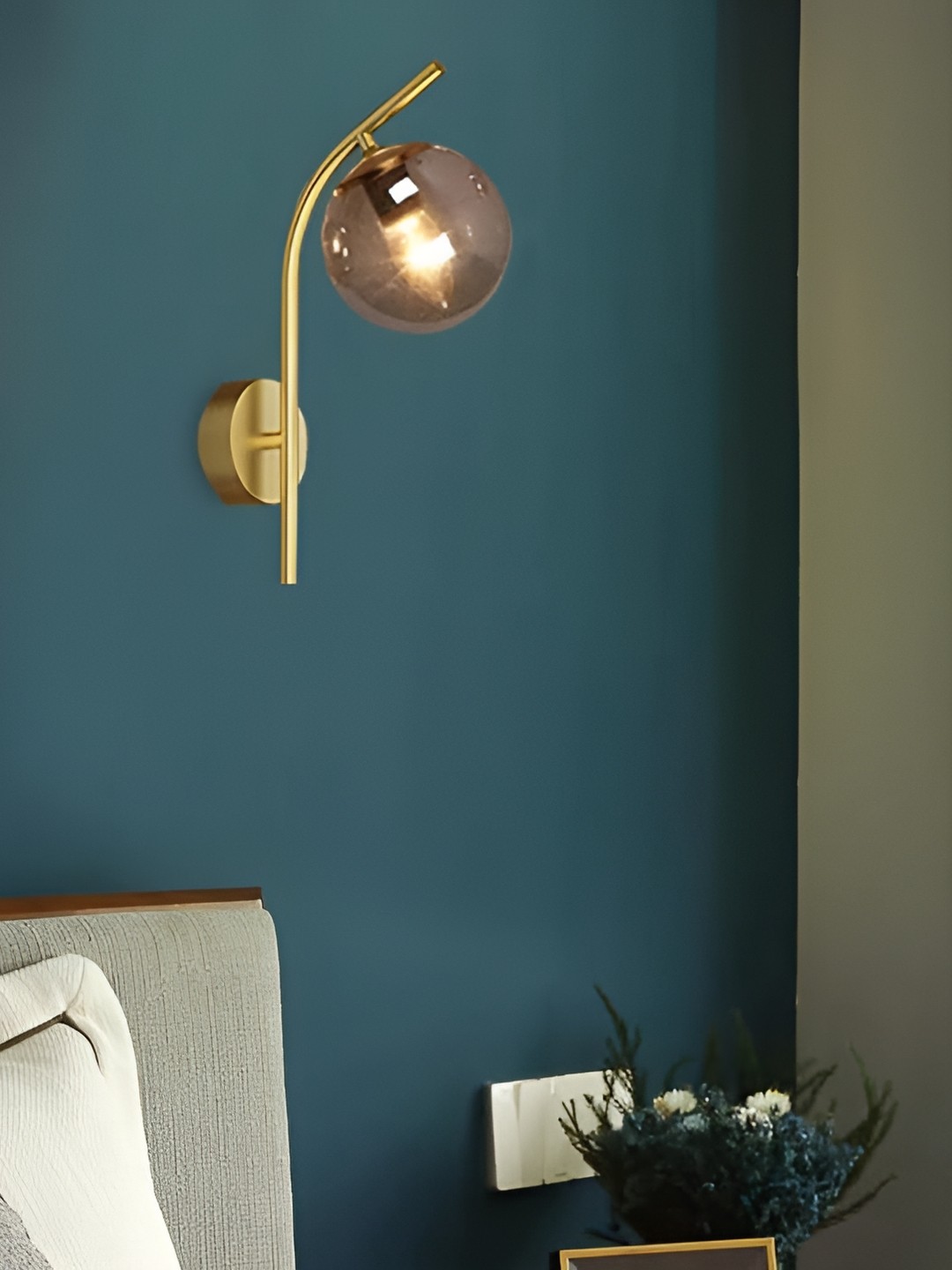 

KINIS Gold-Toned Metal Contemporary Wall Lamp