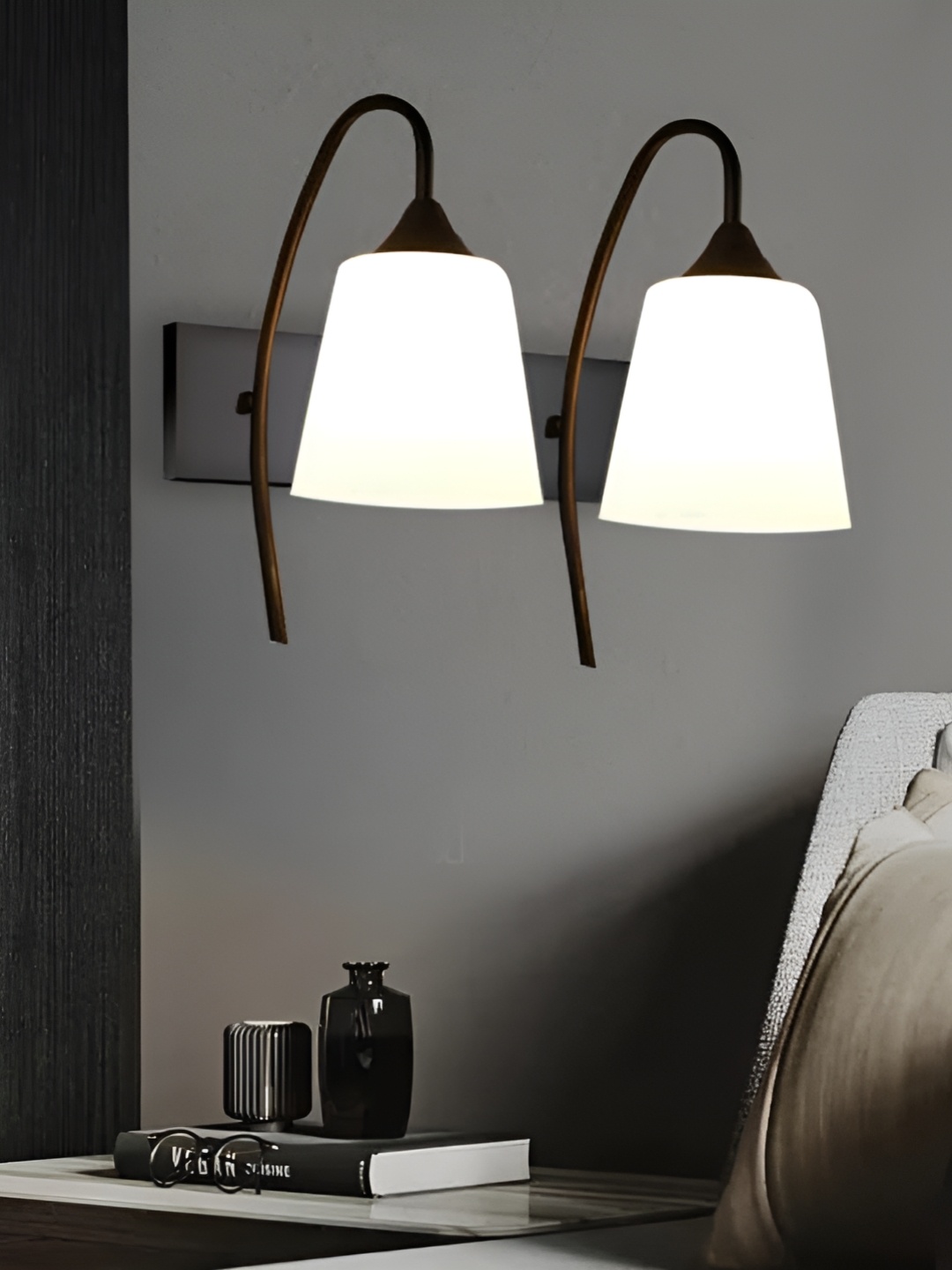 

KINIS Black & White Quirky Cylinder Shaped Wall Lamp