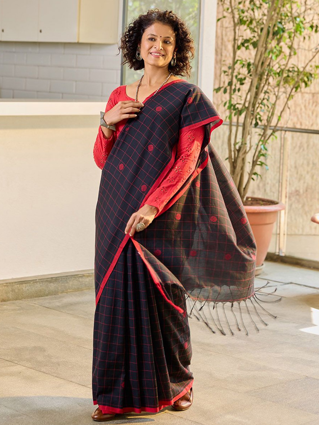 

Taneira Checked Pure Cotton Saree, Black