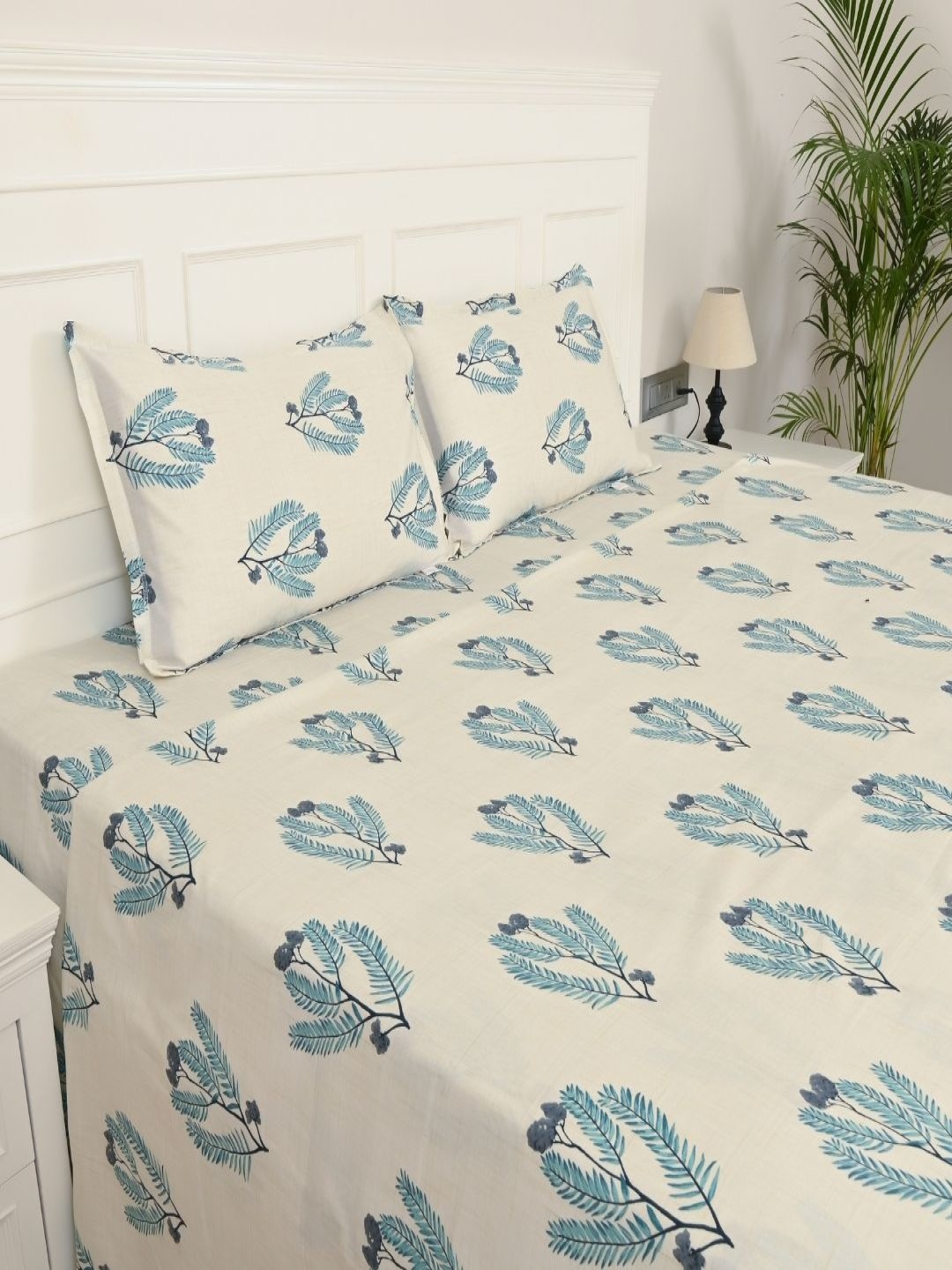 

Jaipur Weaves Teal & Beige Floral King Bedsheet with 2 Pillow Covers