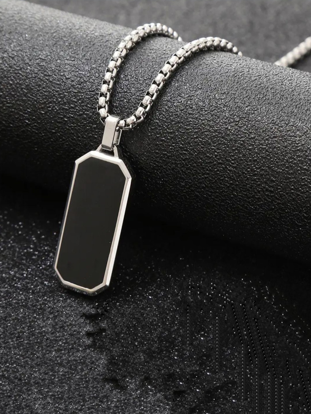 

V FASHION JEWELLERY Silver-Plated Rectangle Shaped Pendants With Chains