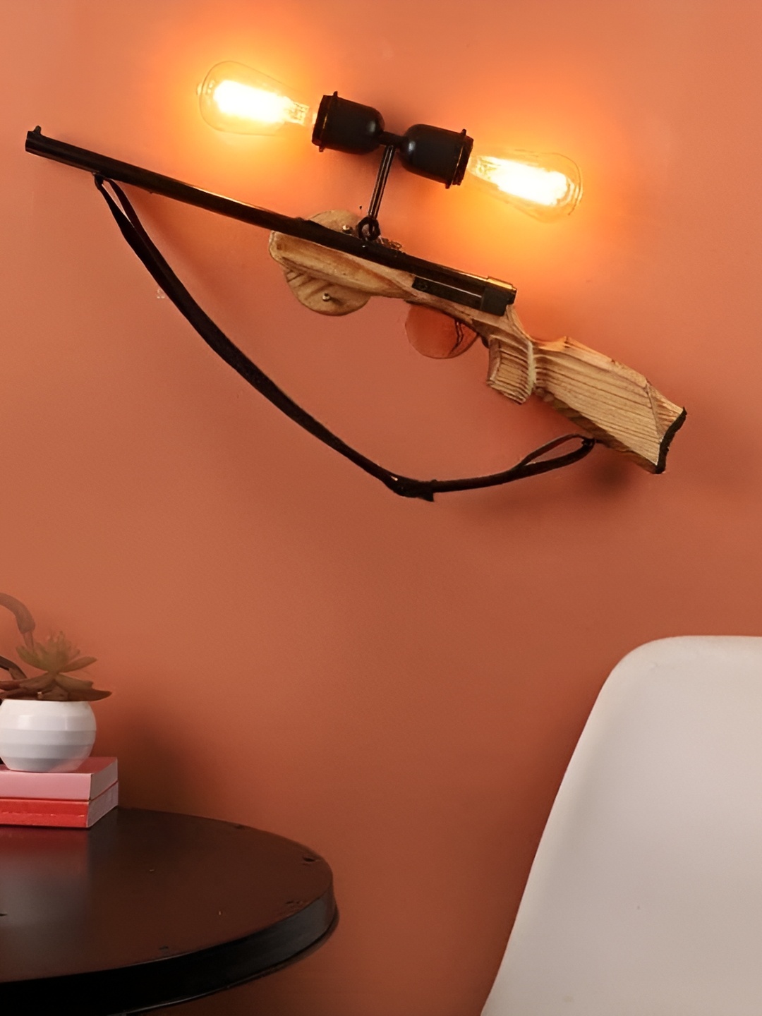

KINIS Black & Beige Abstract Shaped Metal Wall Lamp