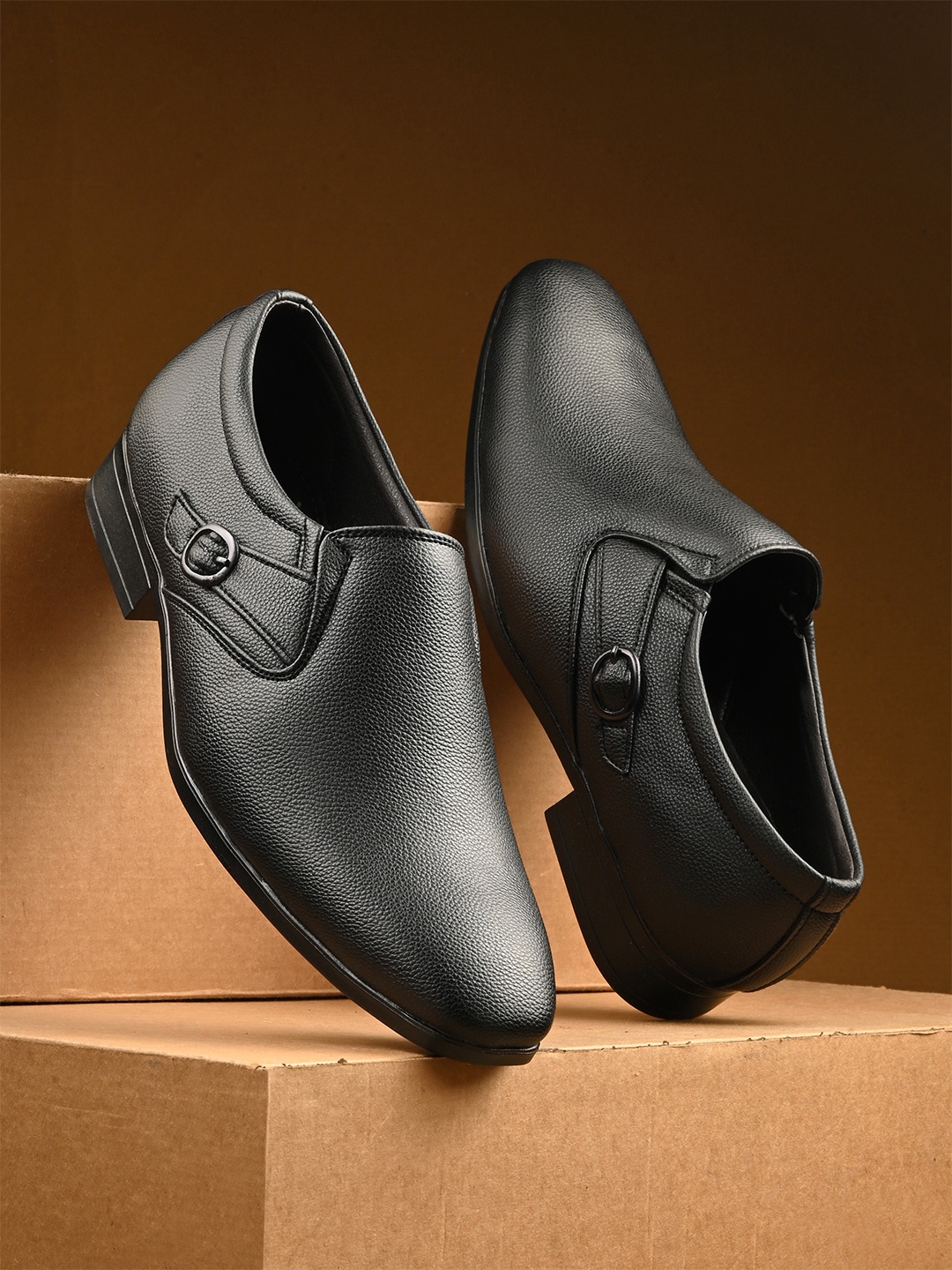 

WAINERS Men Leather Textured Slip-On Formal Shoes, Black
