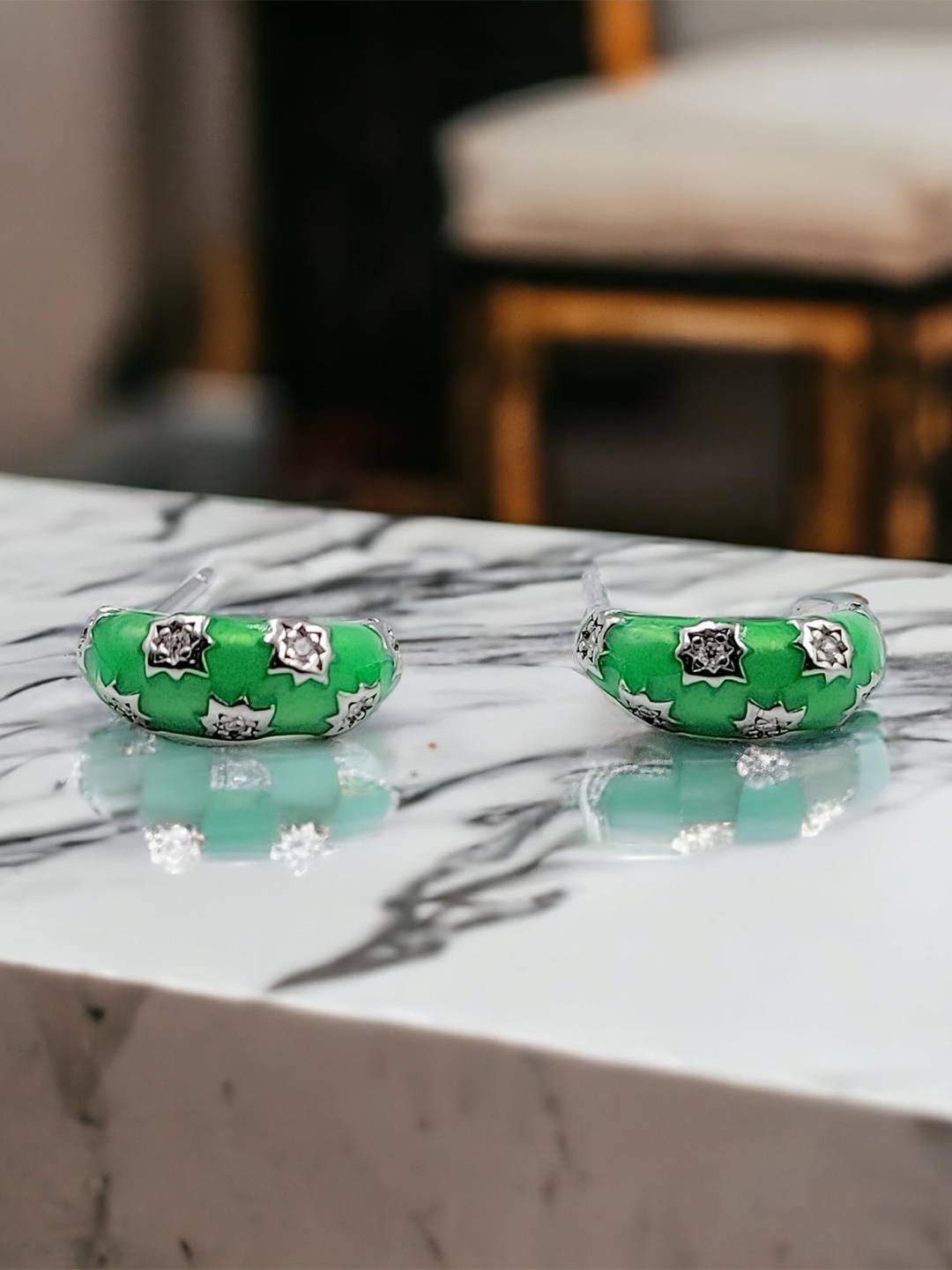 

AMONROO Contemporary Studs Earrings, Fluorescent green