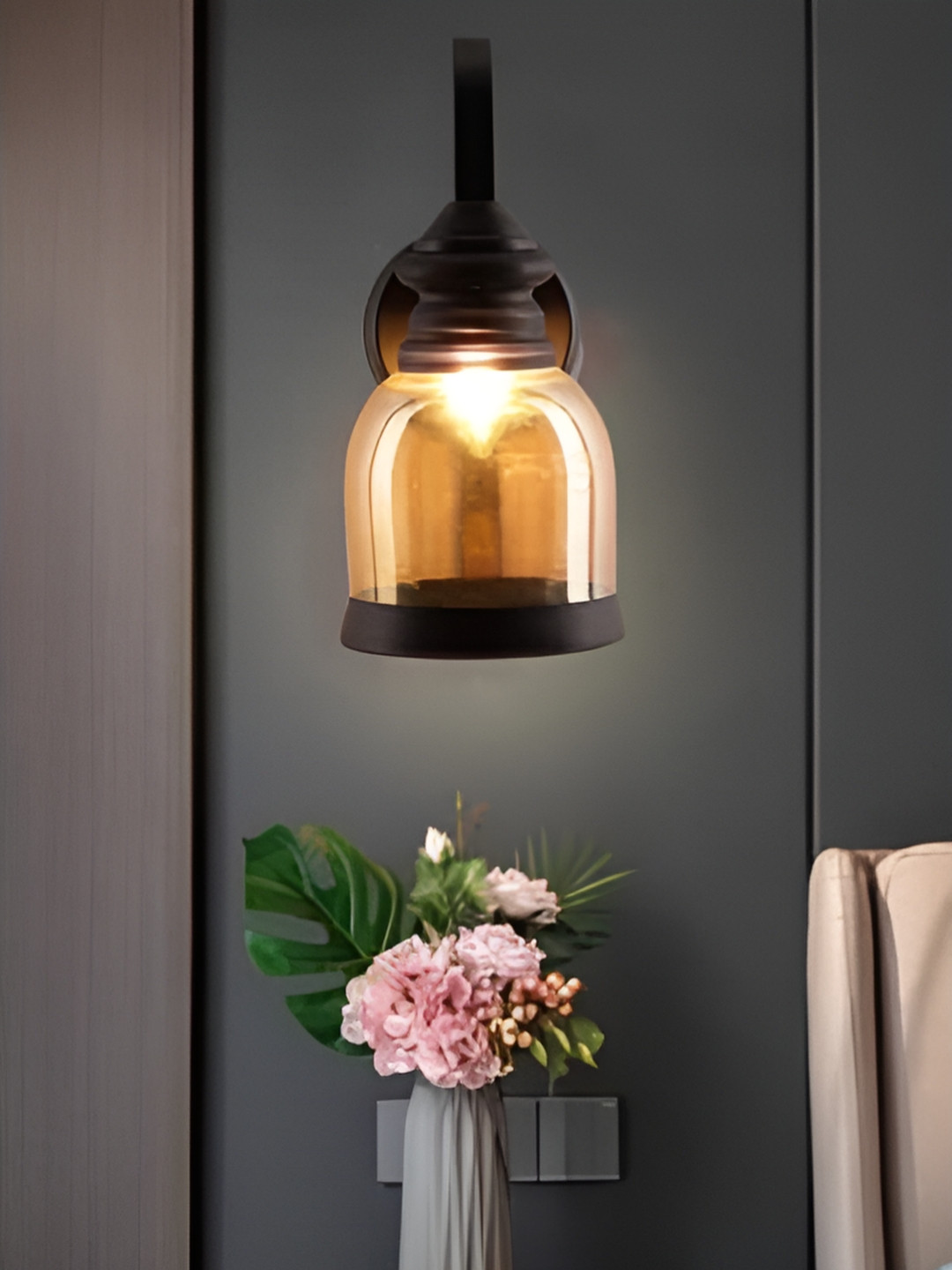 

KINIS Black & Beige Metal Cylinder Shaped Wall Lamp