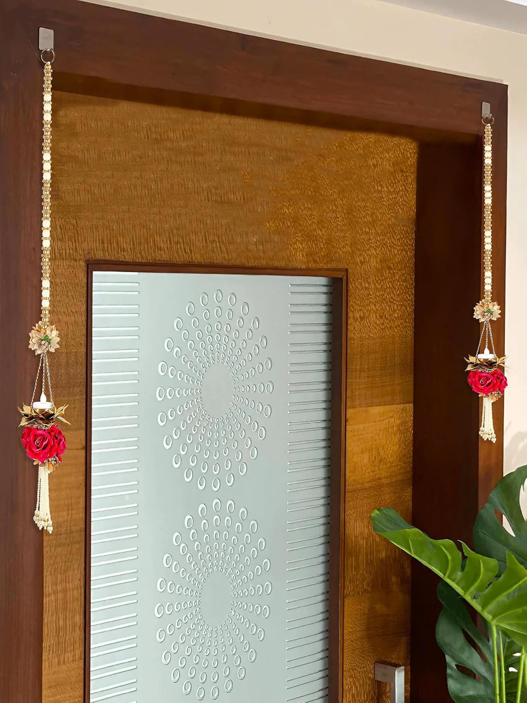 

THE HOME CO. Gold Toned & Red 2 Pieces Flower Textured Metal Festive Decor