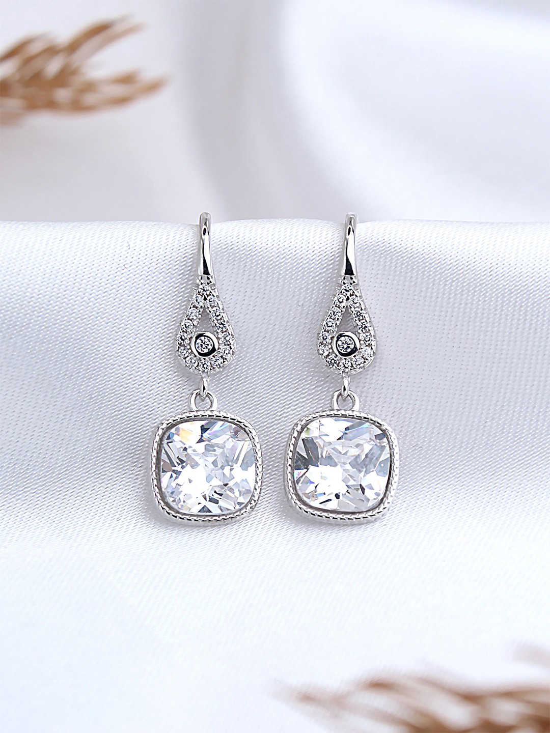 

DEVASHREE Classic Drop Earrings, White