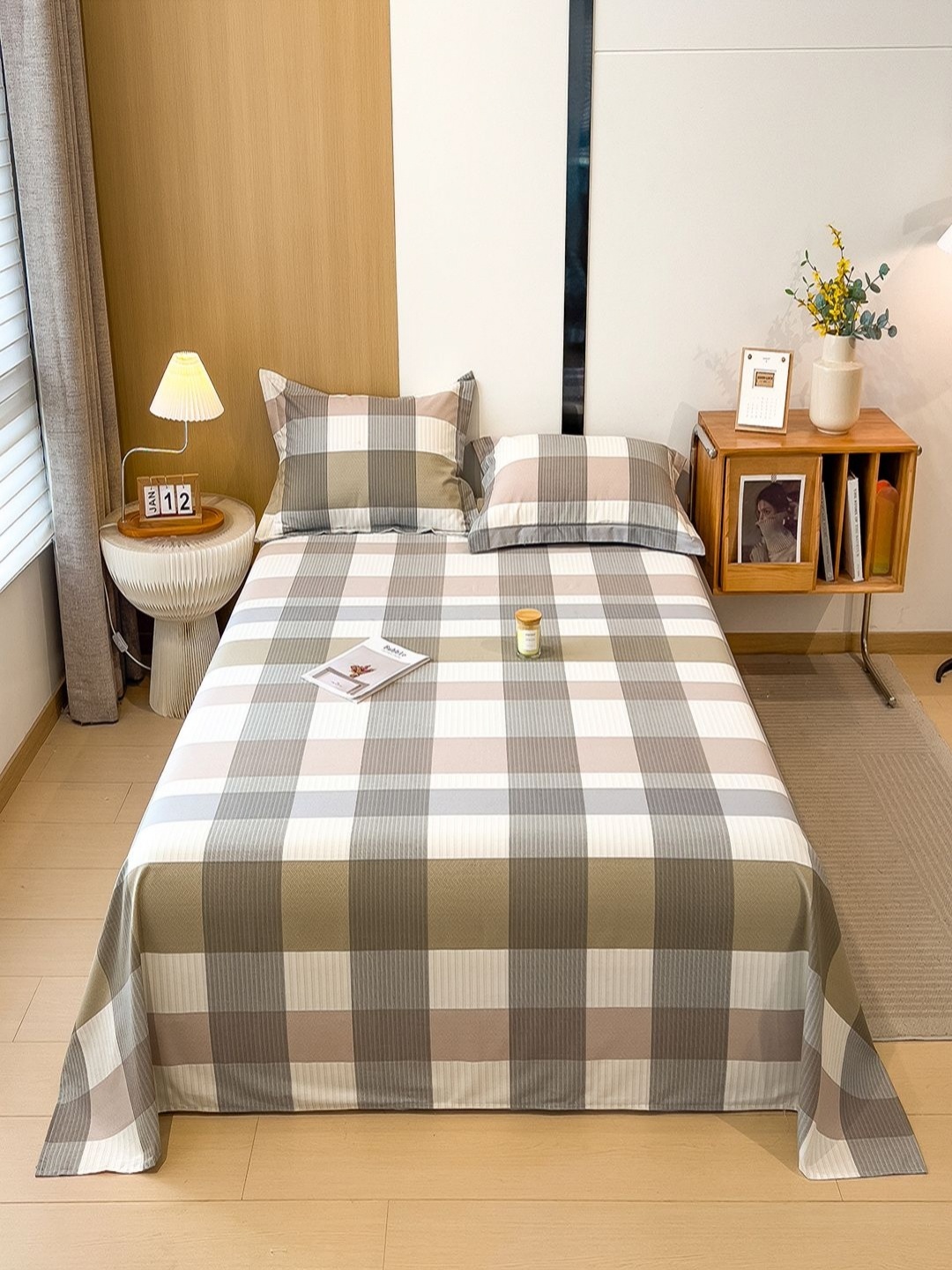 

JC HOME White & Grey Geometric Printed 140 TC Queen Bedsheet Set 1.8 m x 2.30 m