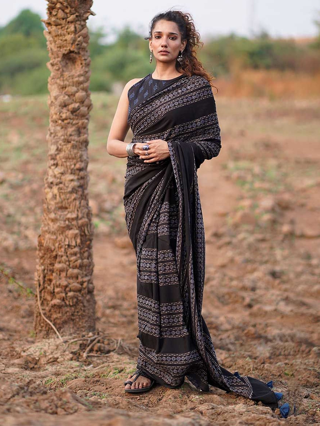 

Chidiyaa WWB Printed Blockprinted Pure Cotton Saree, Black