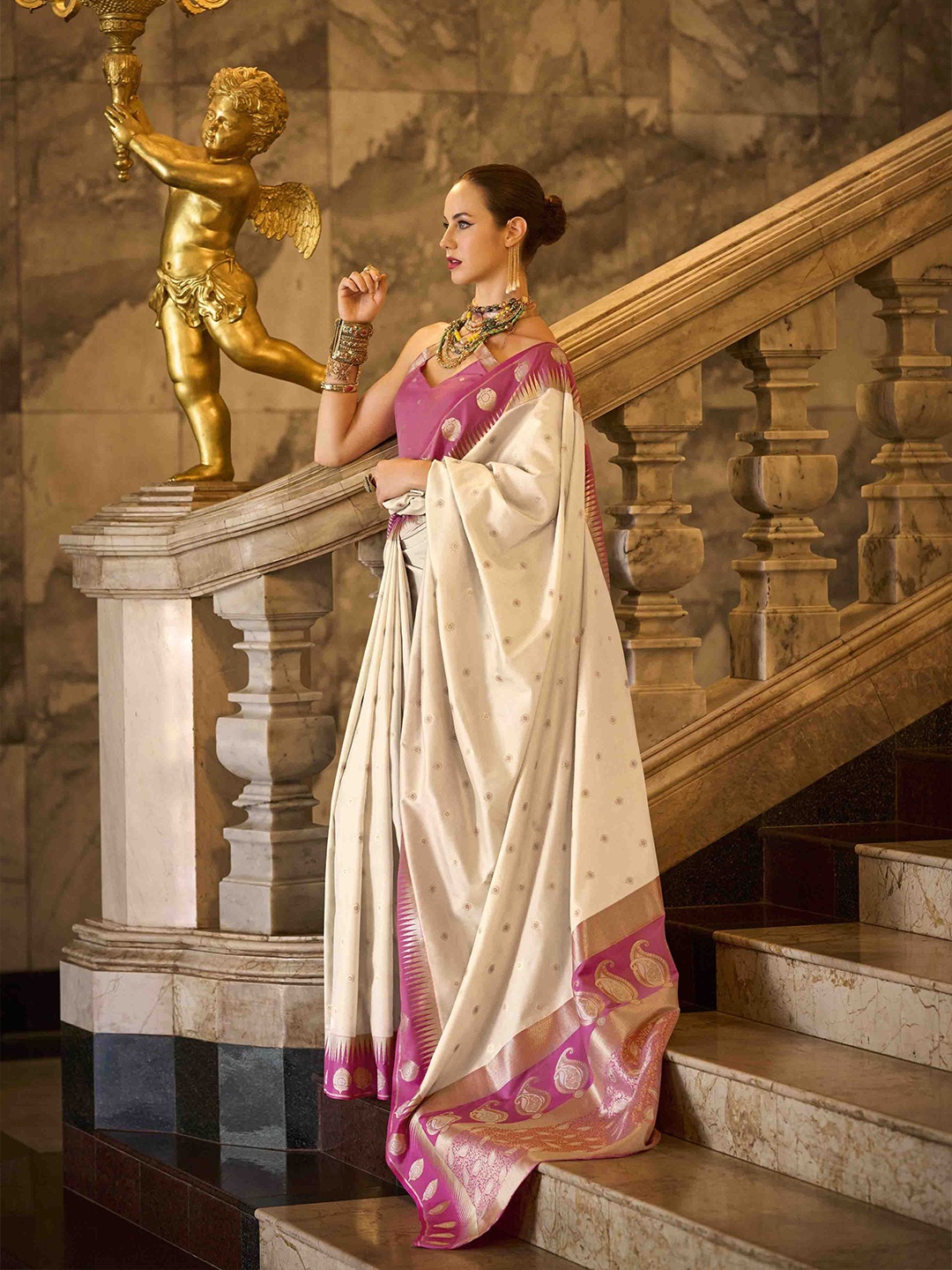 

DIVASTRI Woven Design Zari Saree, Cream