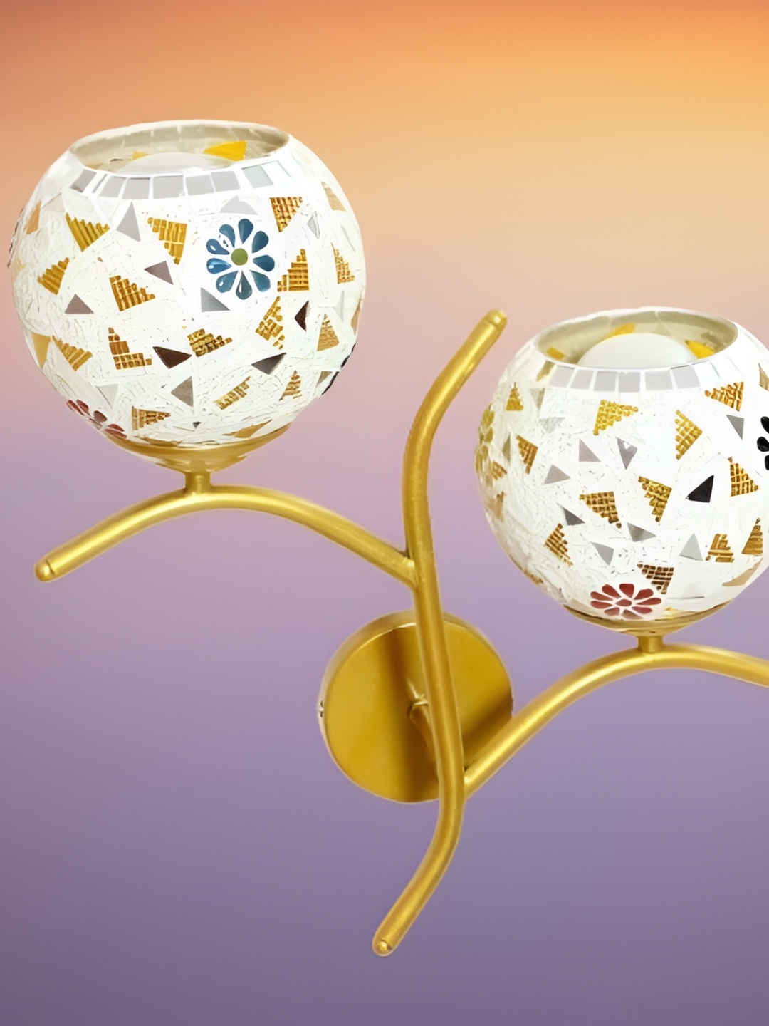 

KINIS Gold-Toned & White Floral Printed Metal Semi-Sphere Shaped Wall Lamp
