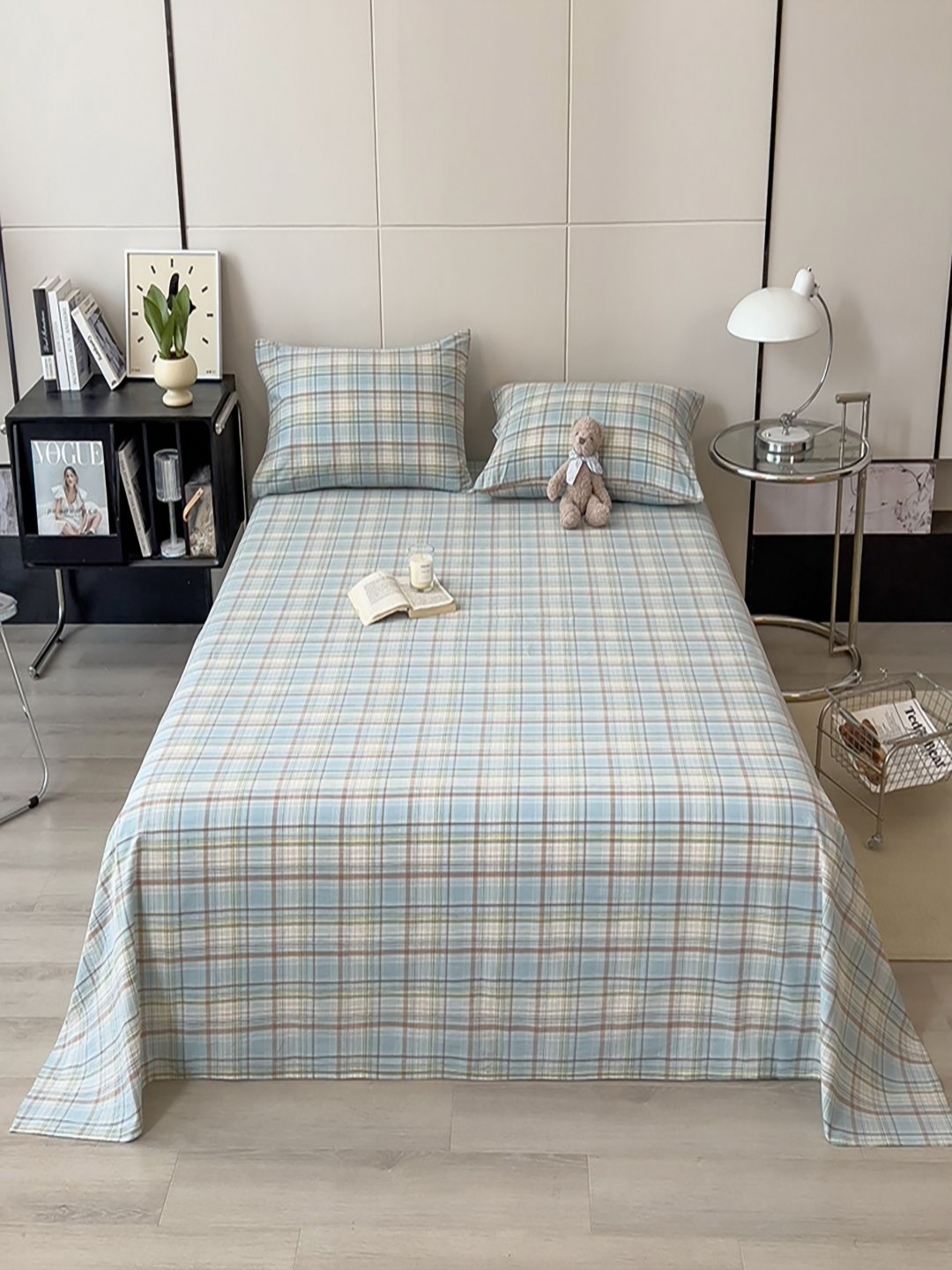 

JC HOME Blue & White Geometric Printed 220 TC Pure Cotton King Bedsheet Set 2.3 m x 2 m