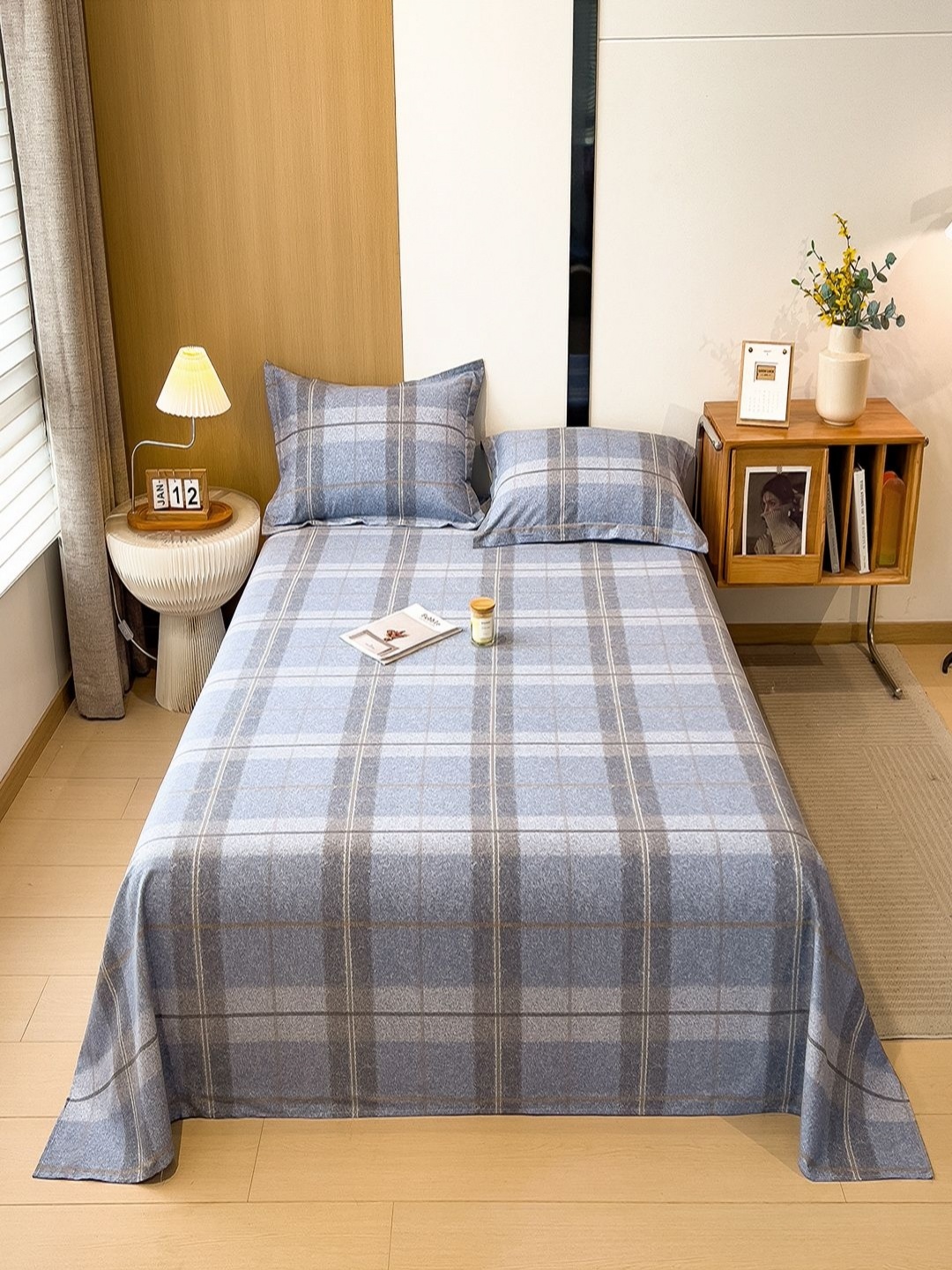 

JC HOME Grey & Blue Checked 140 TC Double Queen Bedsheet Set 1.80 m x 2.30 m