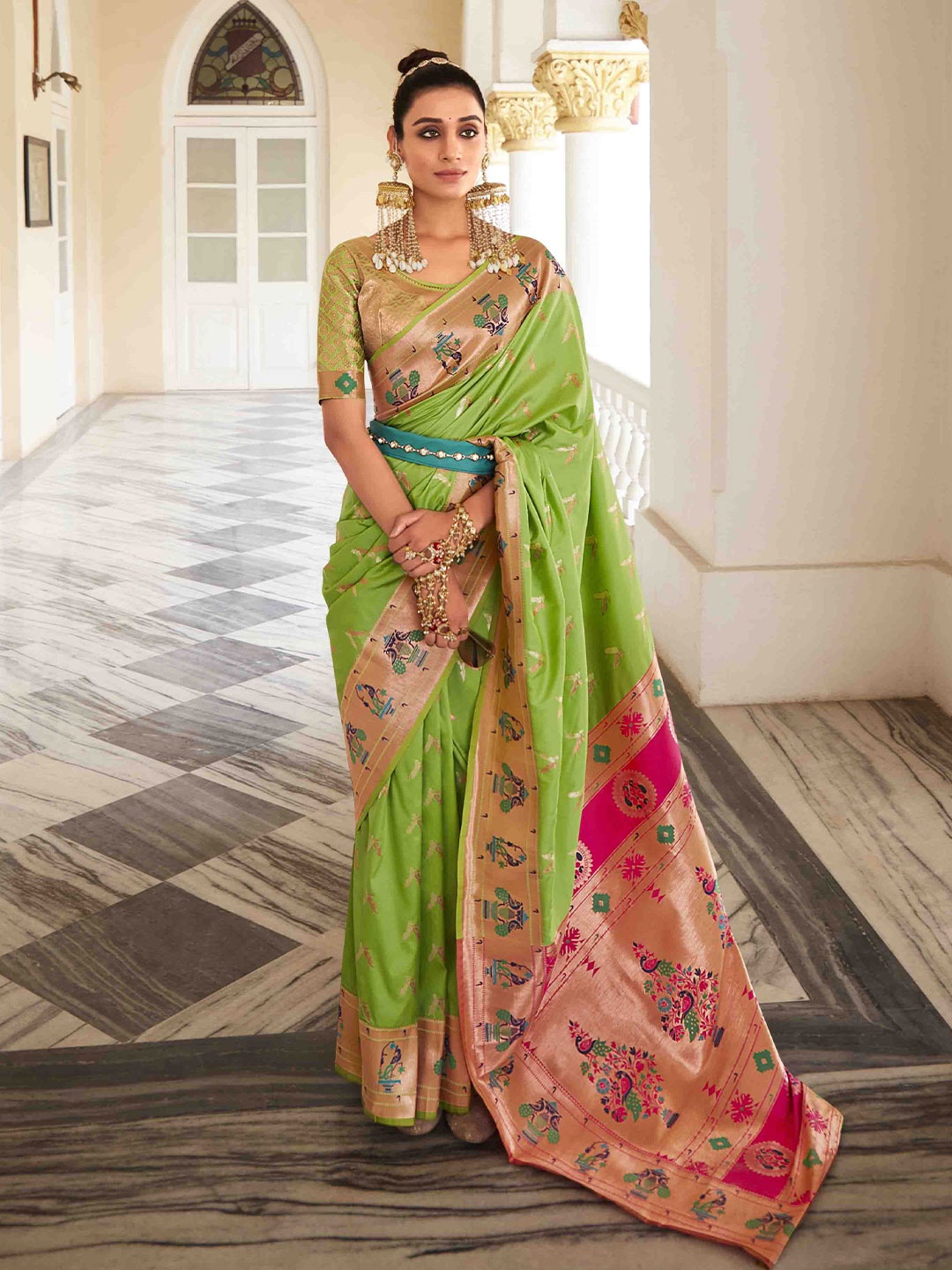 

DIVASTRI Woven Design Zari Pure Georgette Paithani Saree, Green