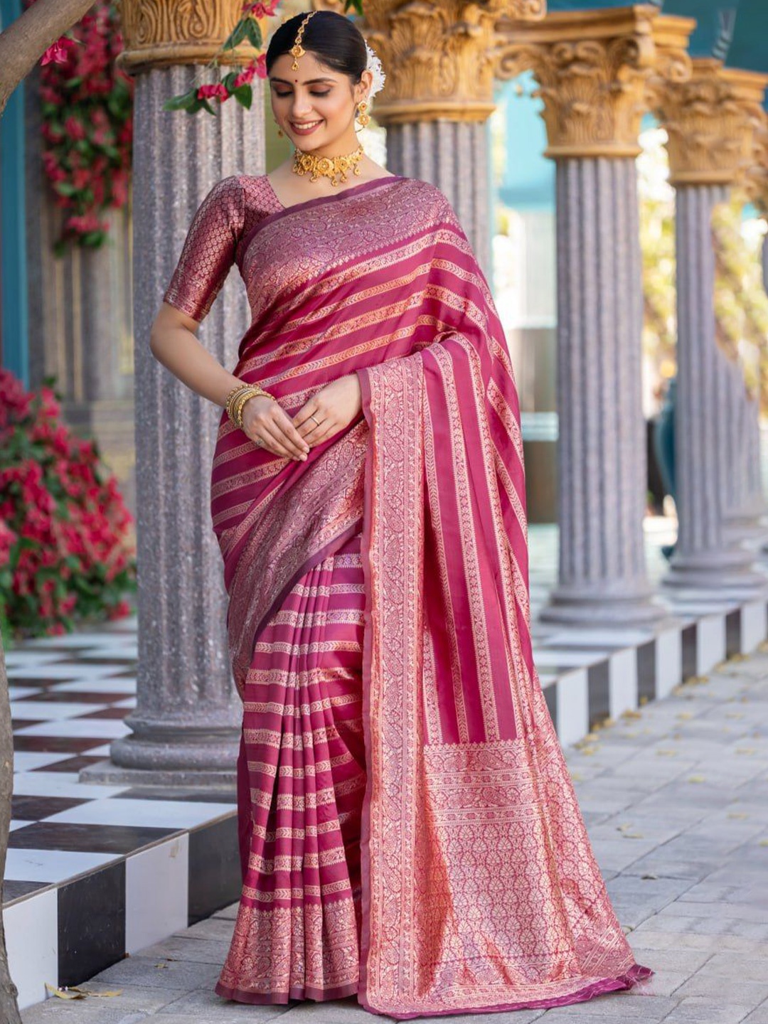 

QENY Woven Design Zari Art Silk Banarasi Saree, Pink