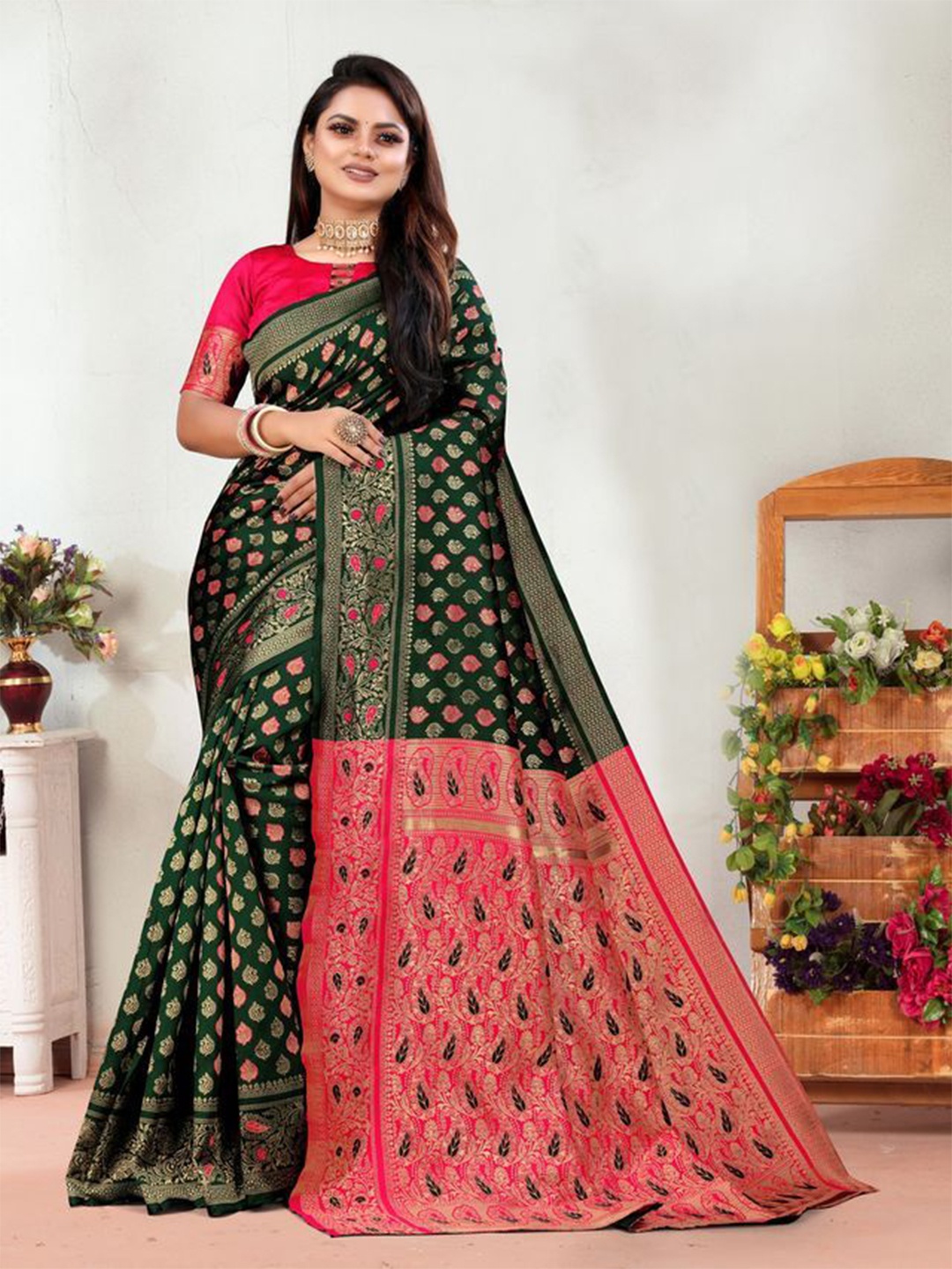 

Exclusiva Woven Design Zari Banarasi Saree, Green